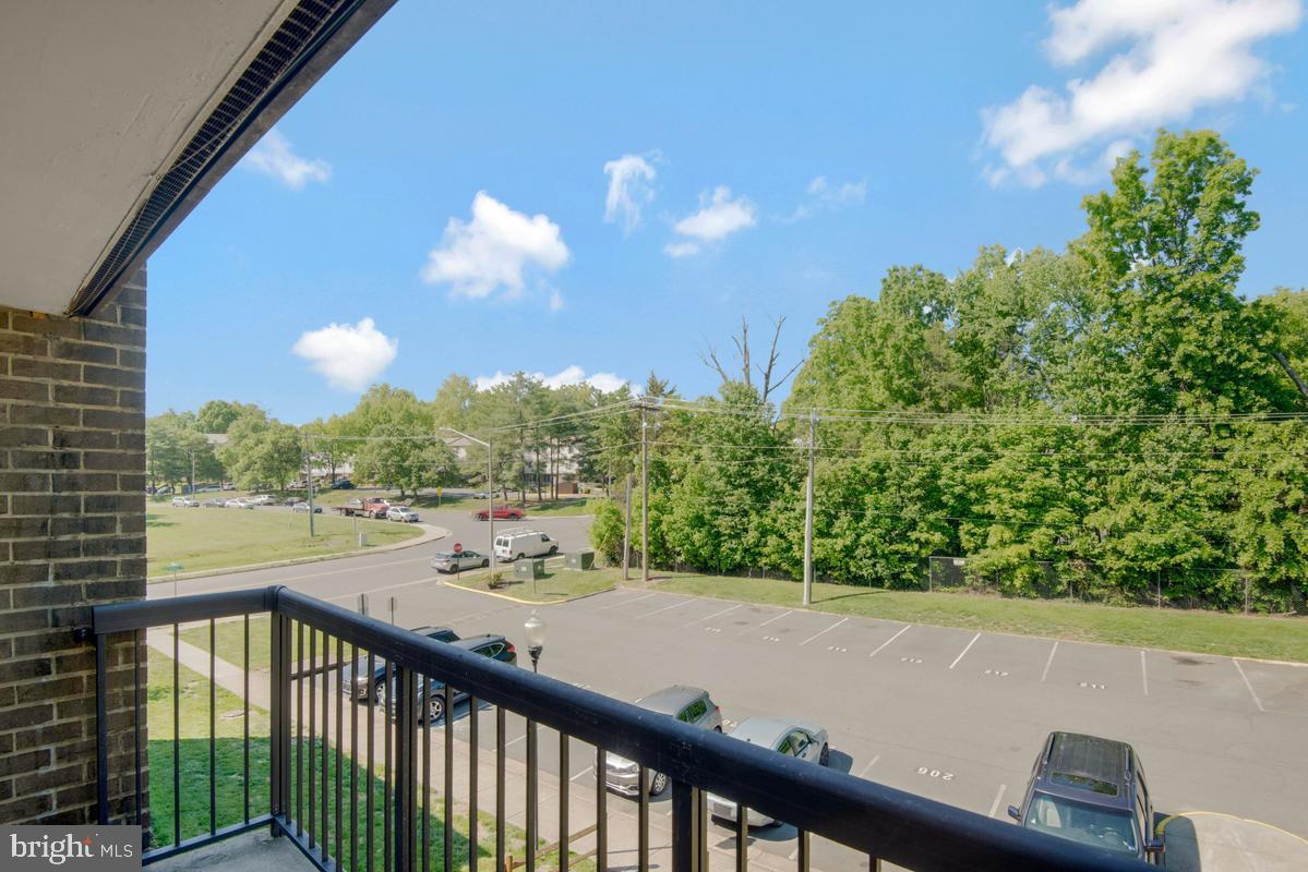 SUMMERTREE CONDO APTS - Residential