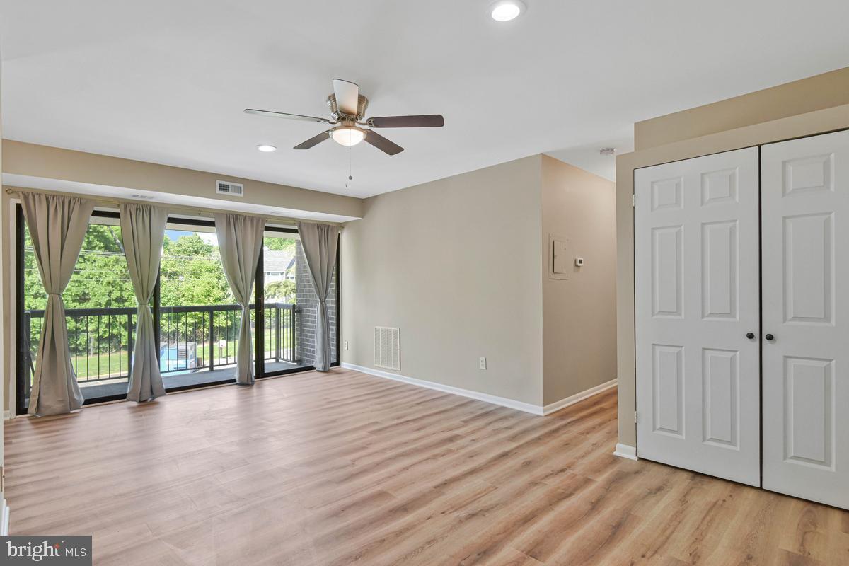 SUMMERTREE CONDO APTS - Residential