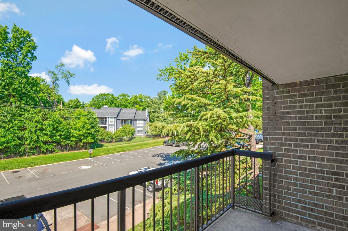 SUMMERTREE CONDO APTS - Residential
