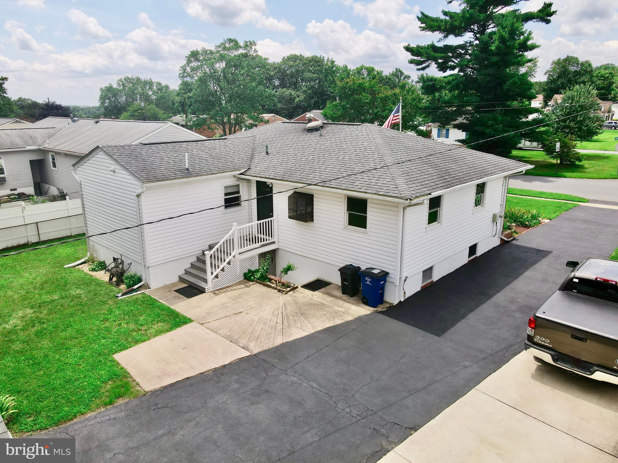 8295 WOODWARD STREET
