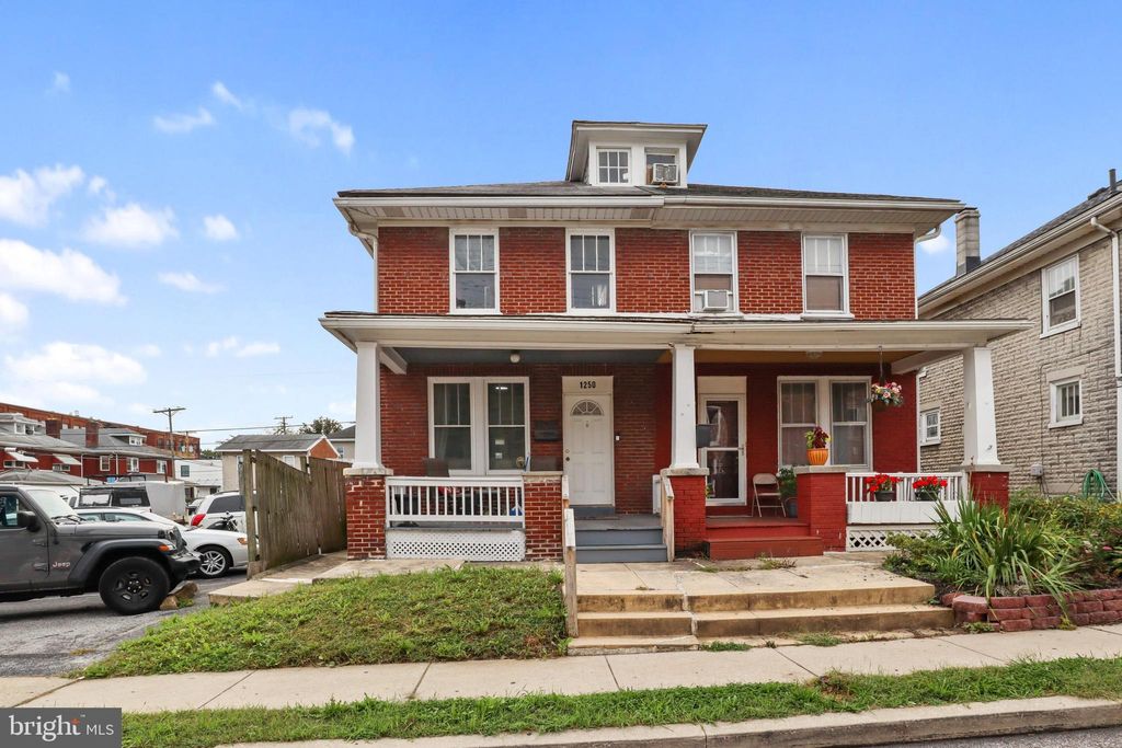 Photo of 1250 W King Street, YORK, PA 17404 (MLS # PAYK2091208)