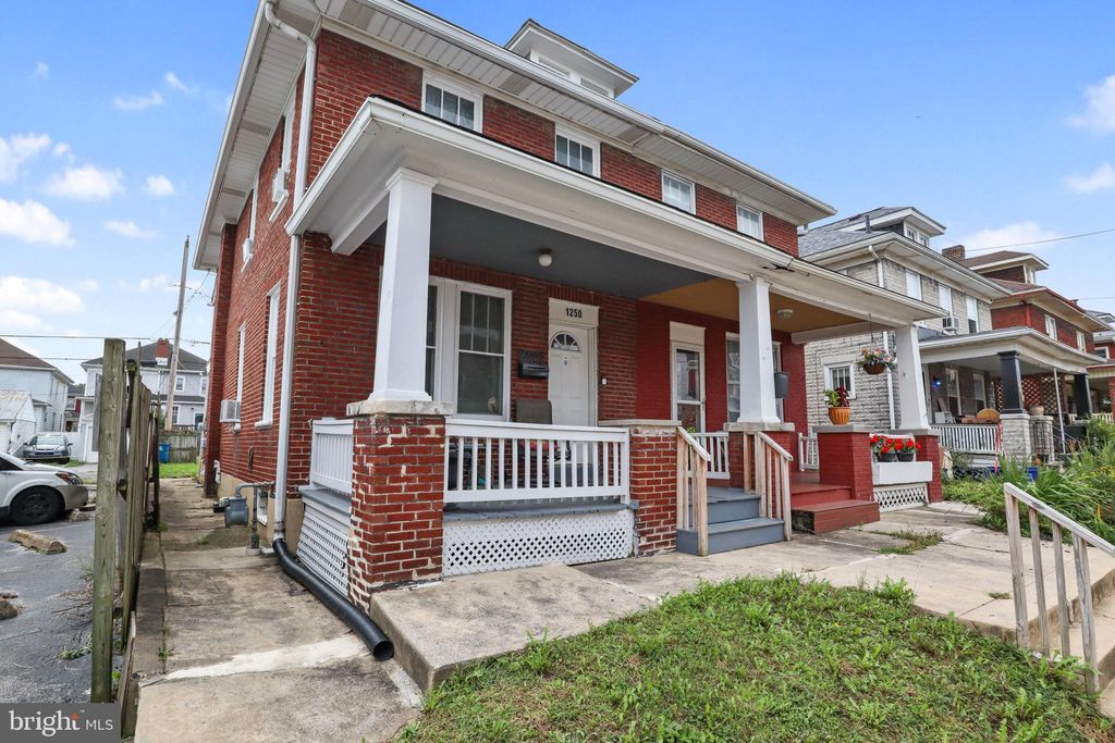 Photo of 1250 W King Street, YORK, PA 17404 (MLS # PAYK2091208)