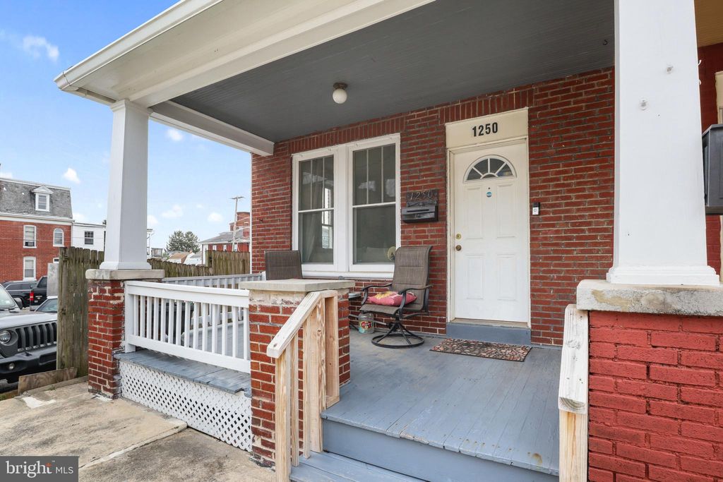 Photo of 1250 W King Street, YORK, PA 17404 (MLS # PAYK2091208)