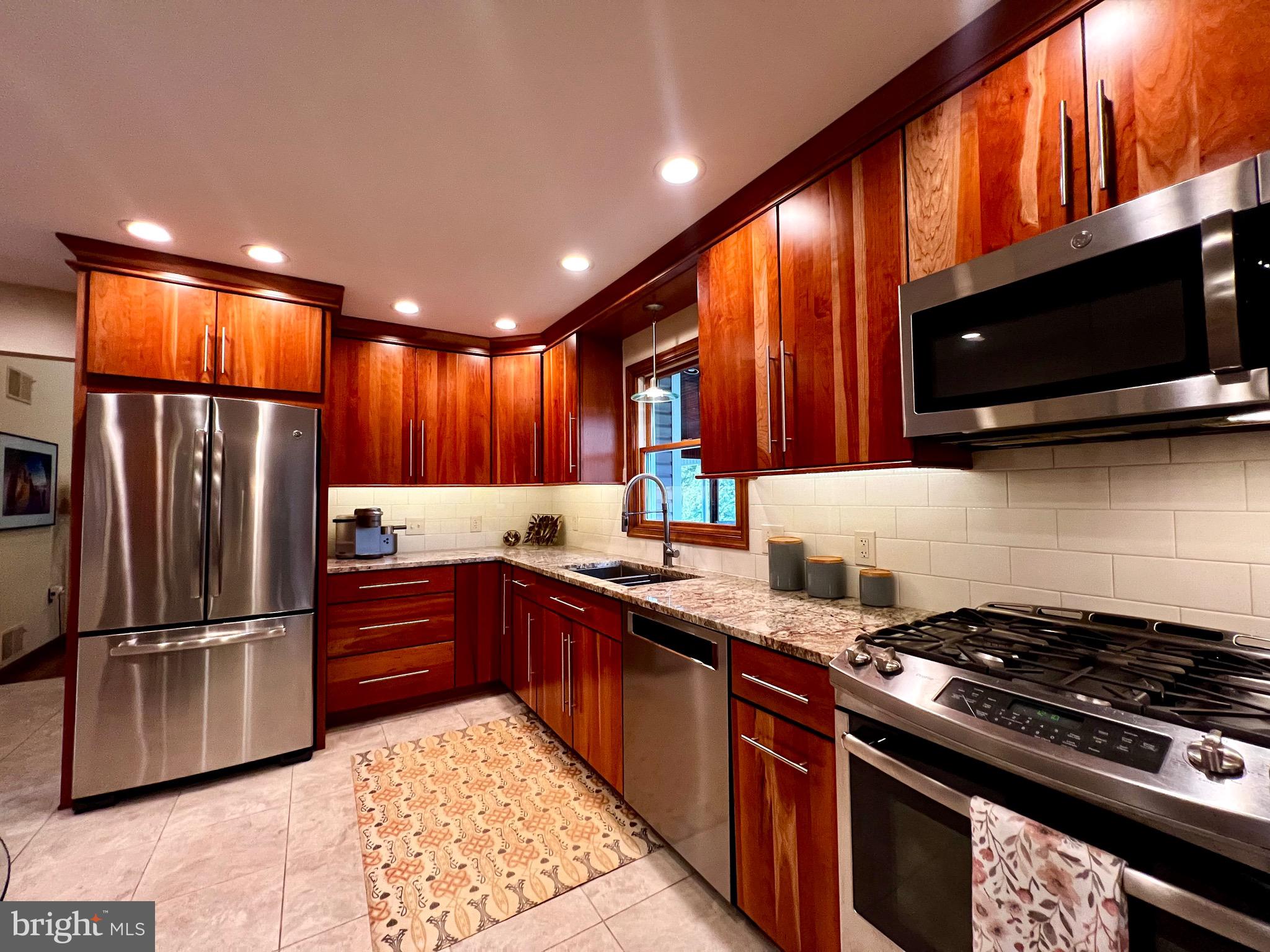 COUNTRY CLUB PARK - Residential