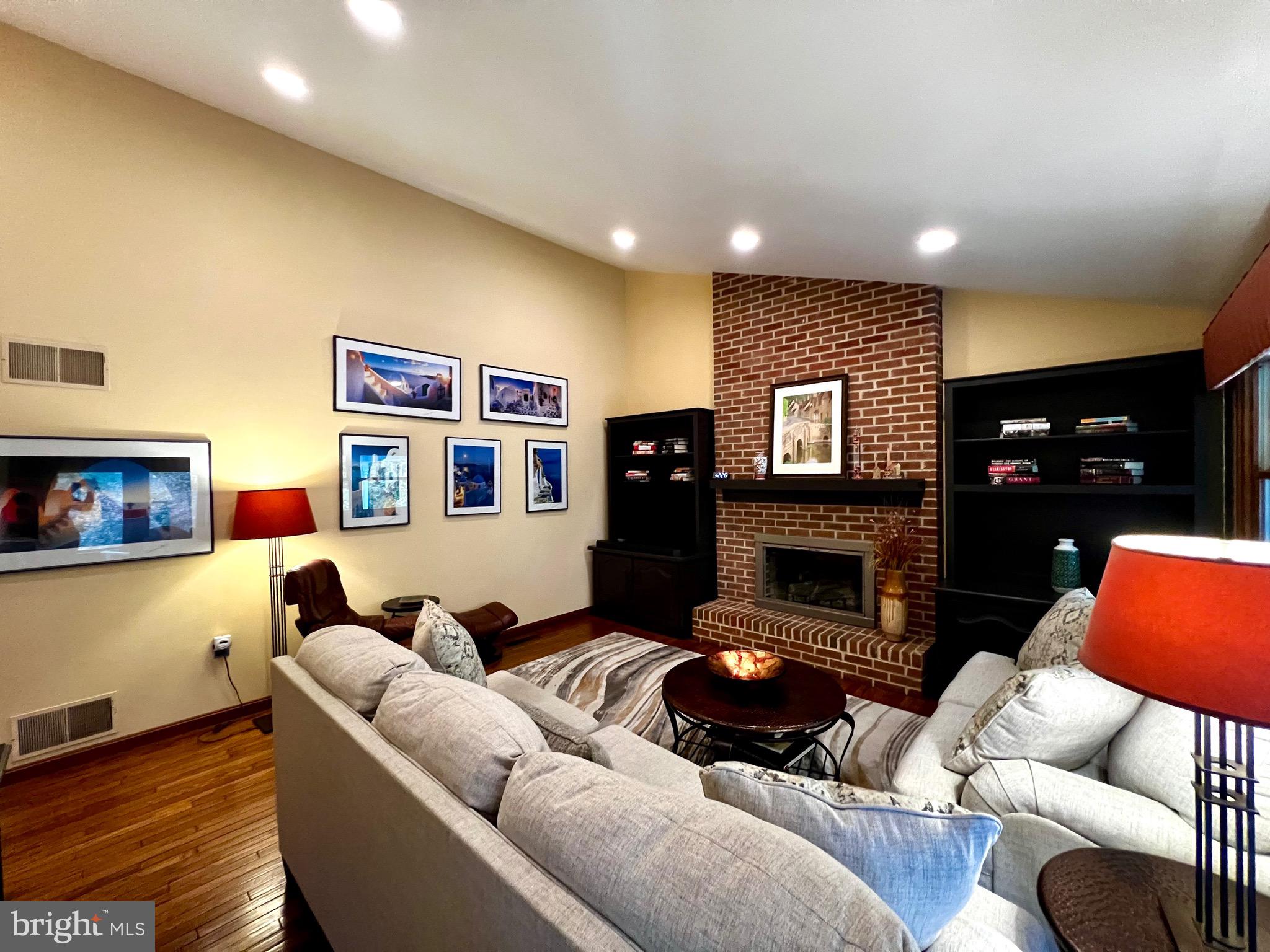 COUNTRY CLUB PARK - Residential