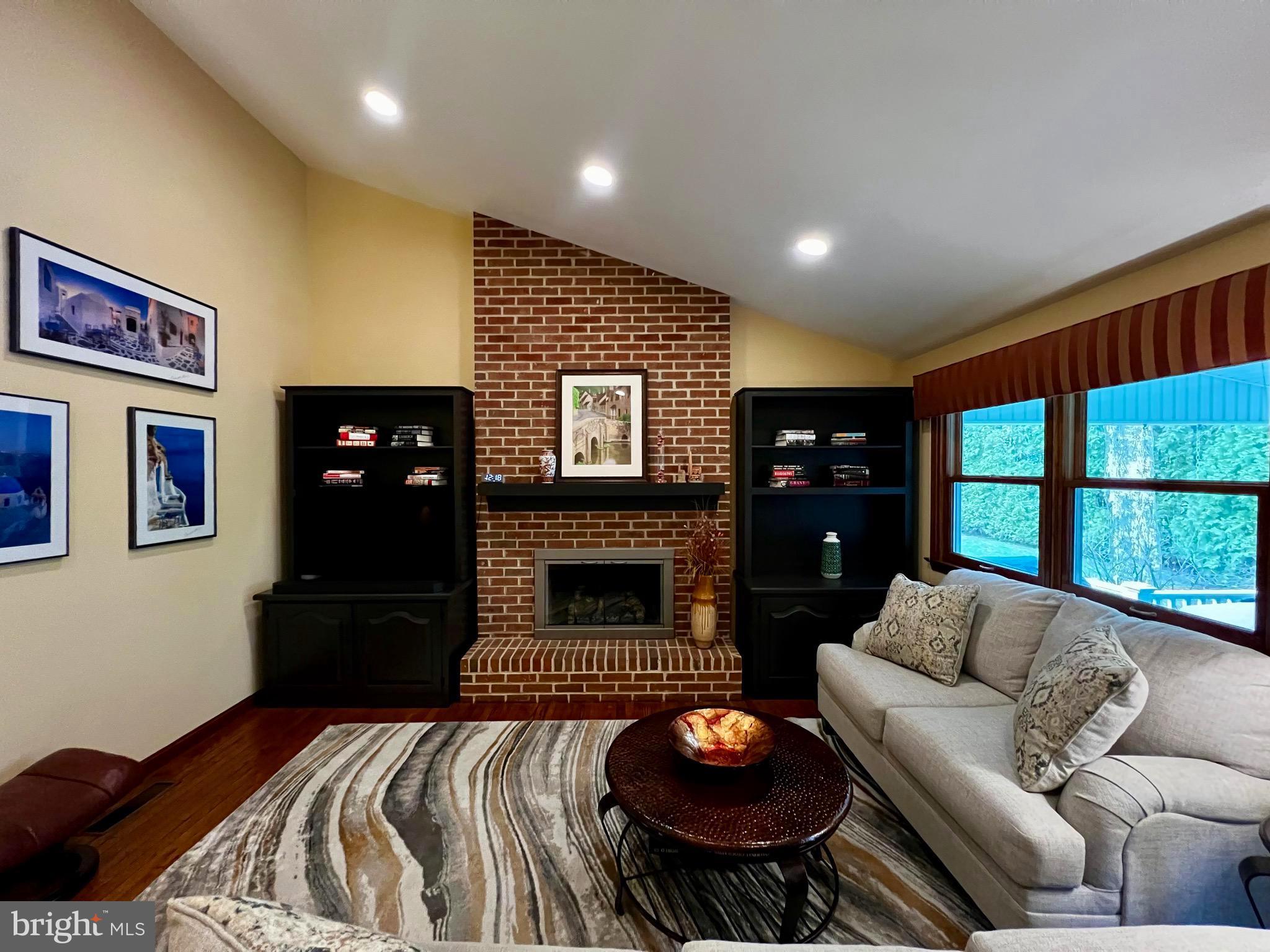 COUNTRY CLUB PARK - Residential