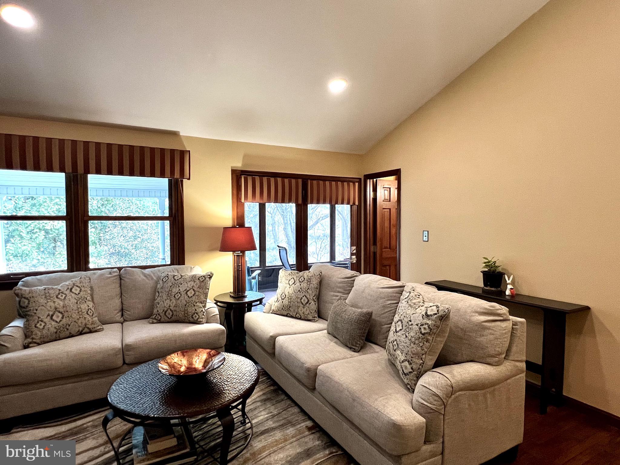 COUNTRY CLUB PARK - Residential