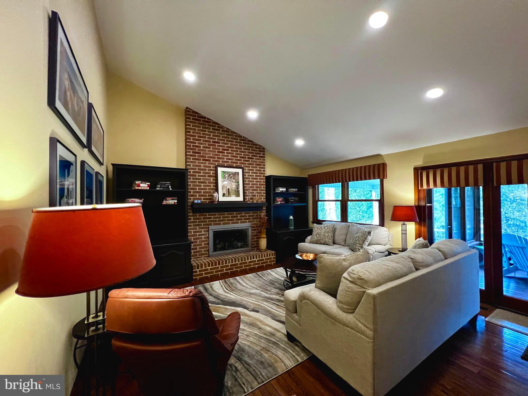 COUNTRY CLUB PARK - Residential