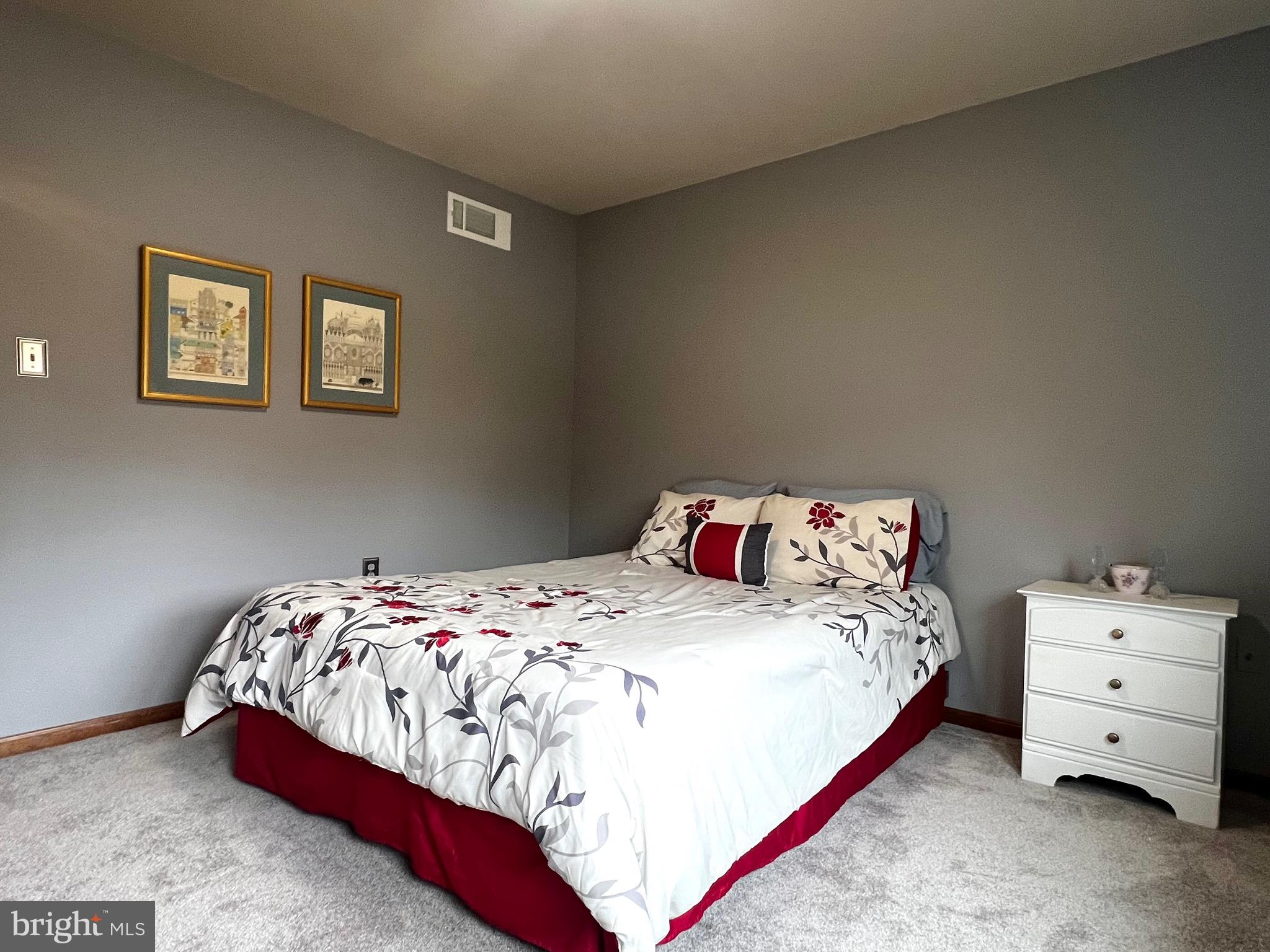 COUNTRY CLUB PARK - Residential