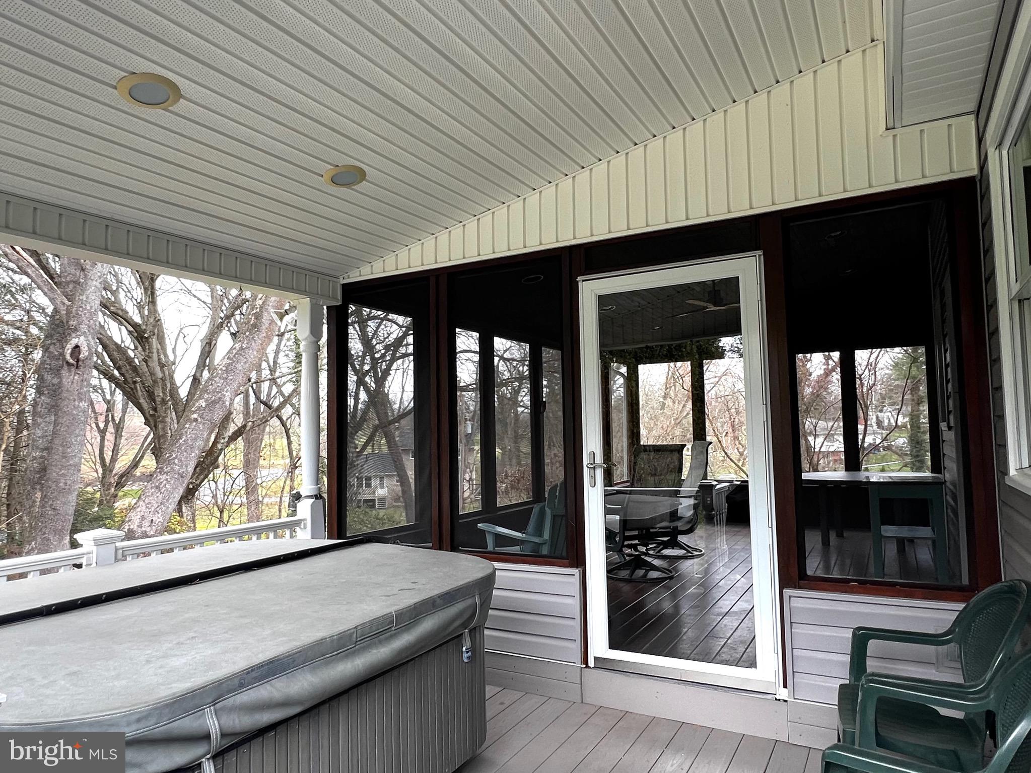 COUNTRY CLUB PARK - Residential