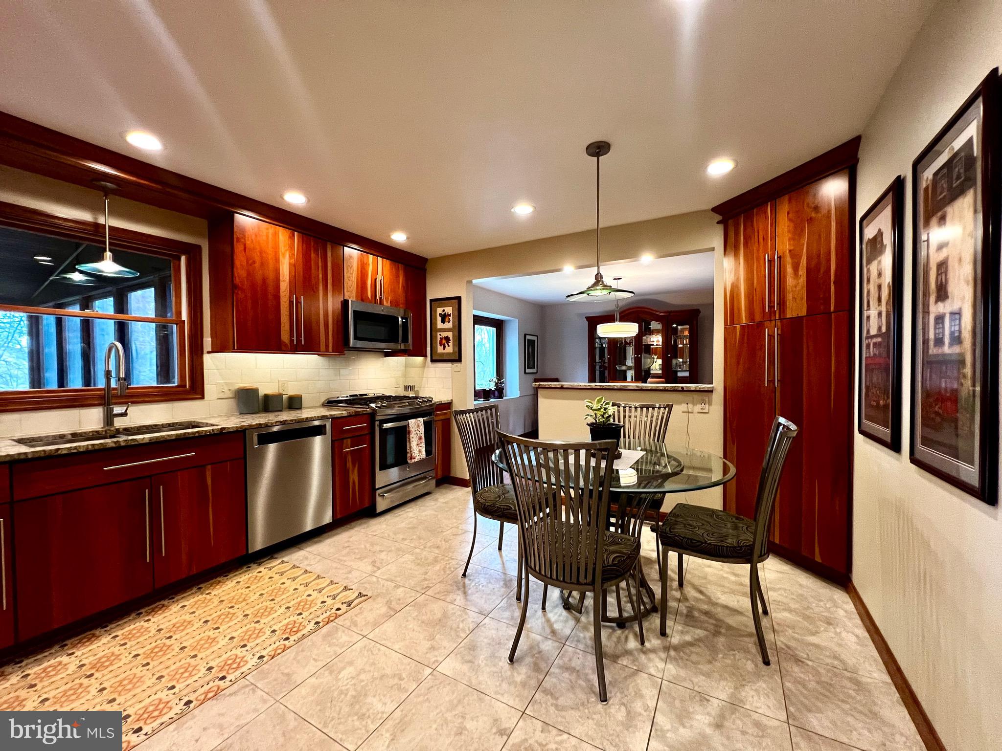 COUNTRY CLUB PARK - Residential