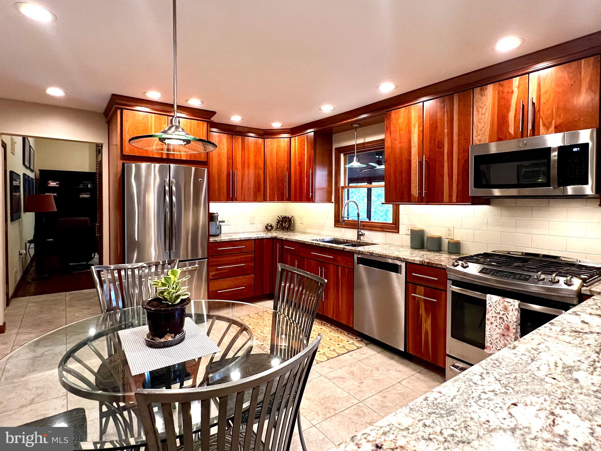 COUNTRY CLUB PARK - Residential