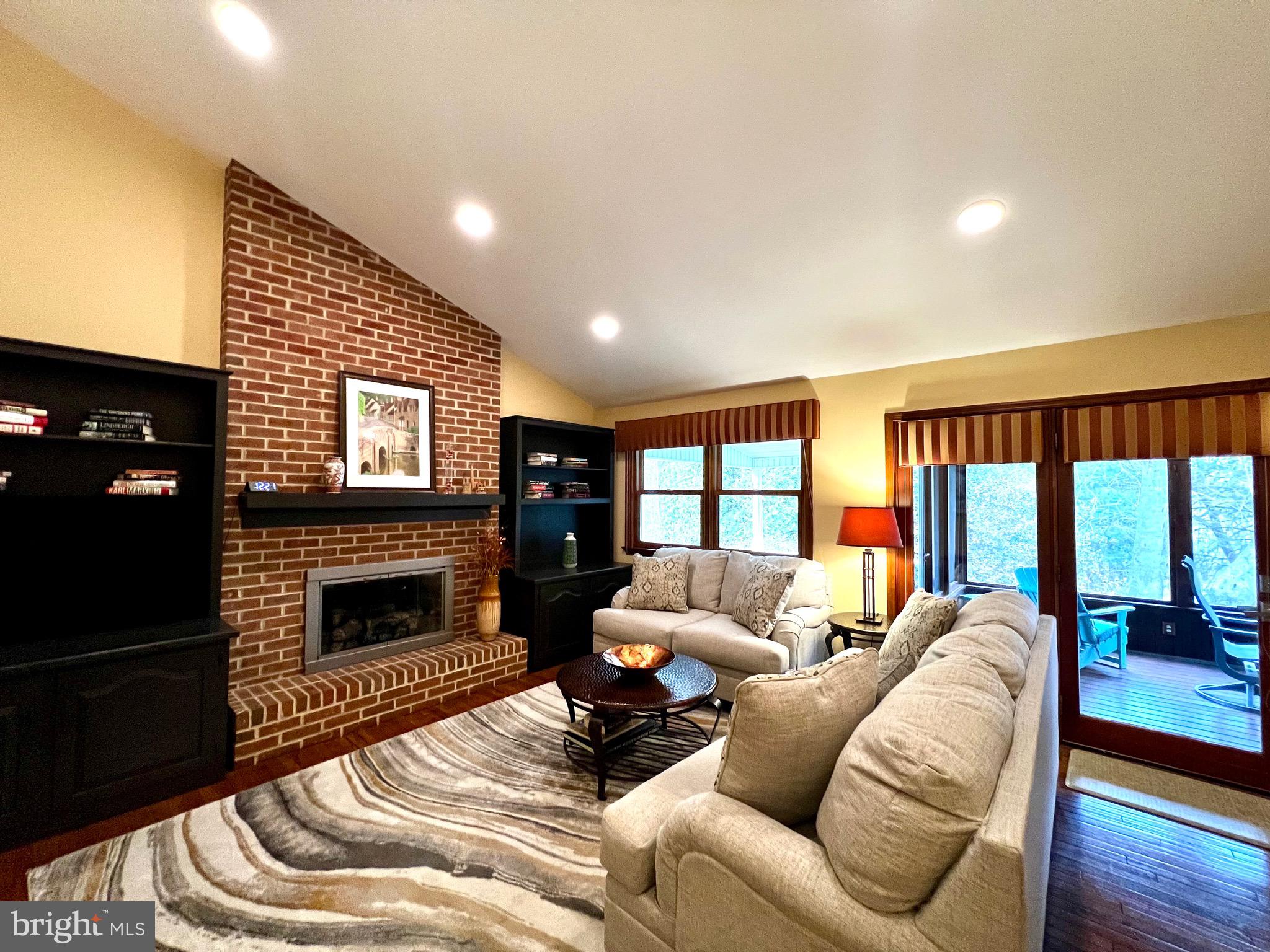 COUNTRY CLUB PARK - Residential