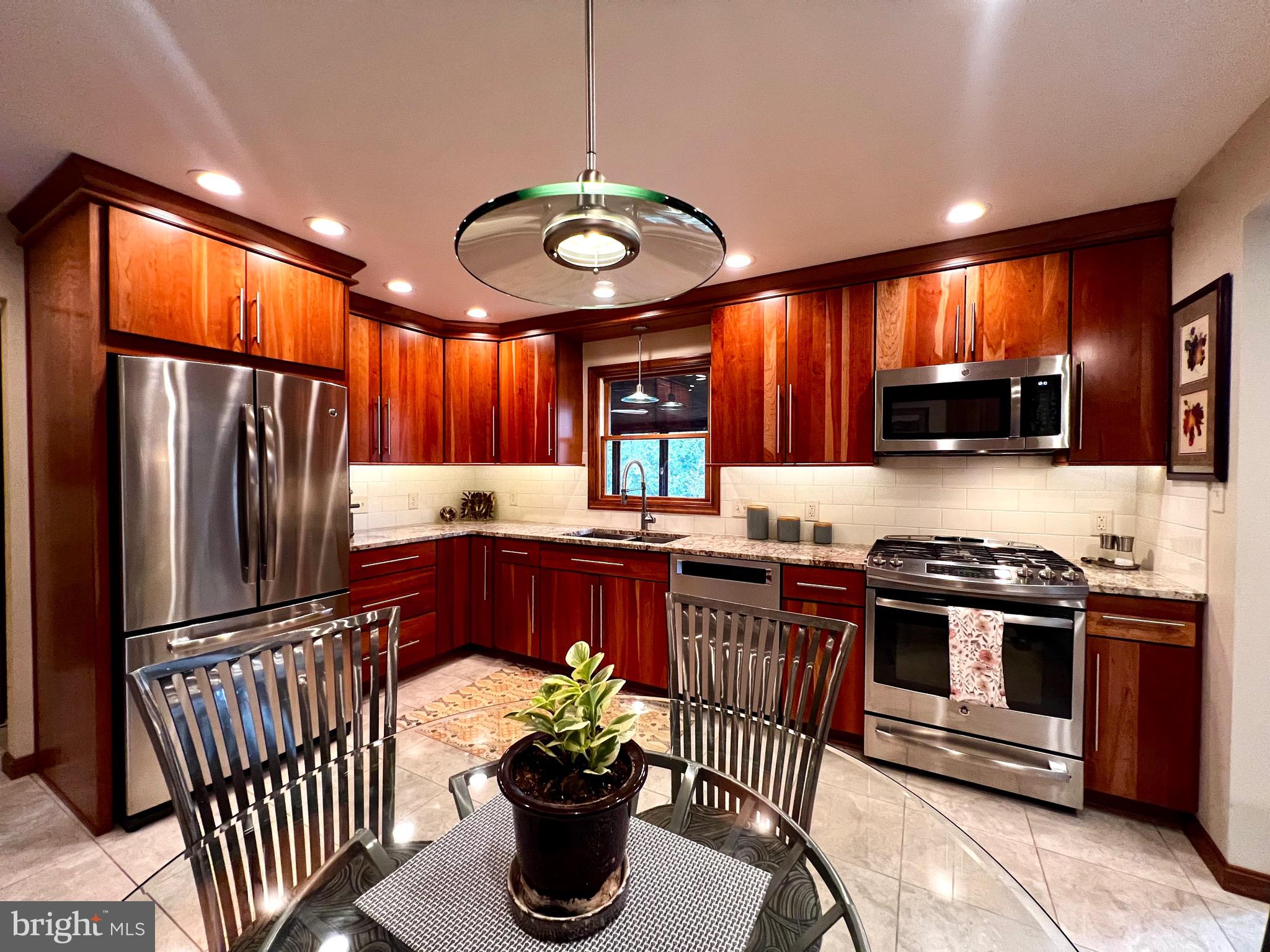 COUNTRY CLUB PARK - Residential