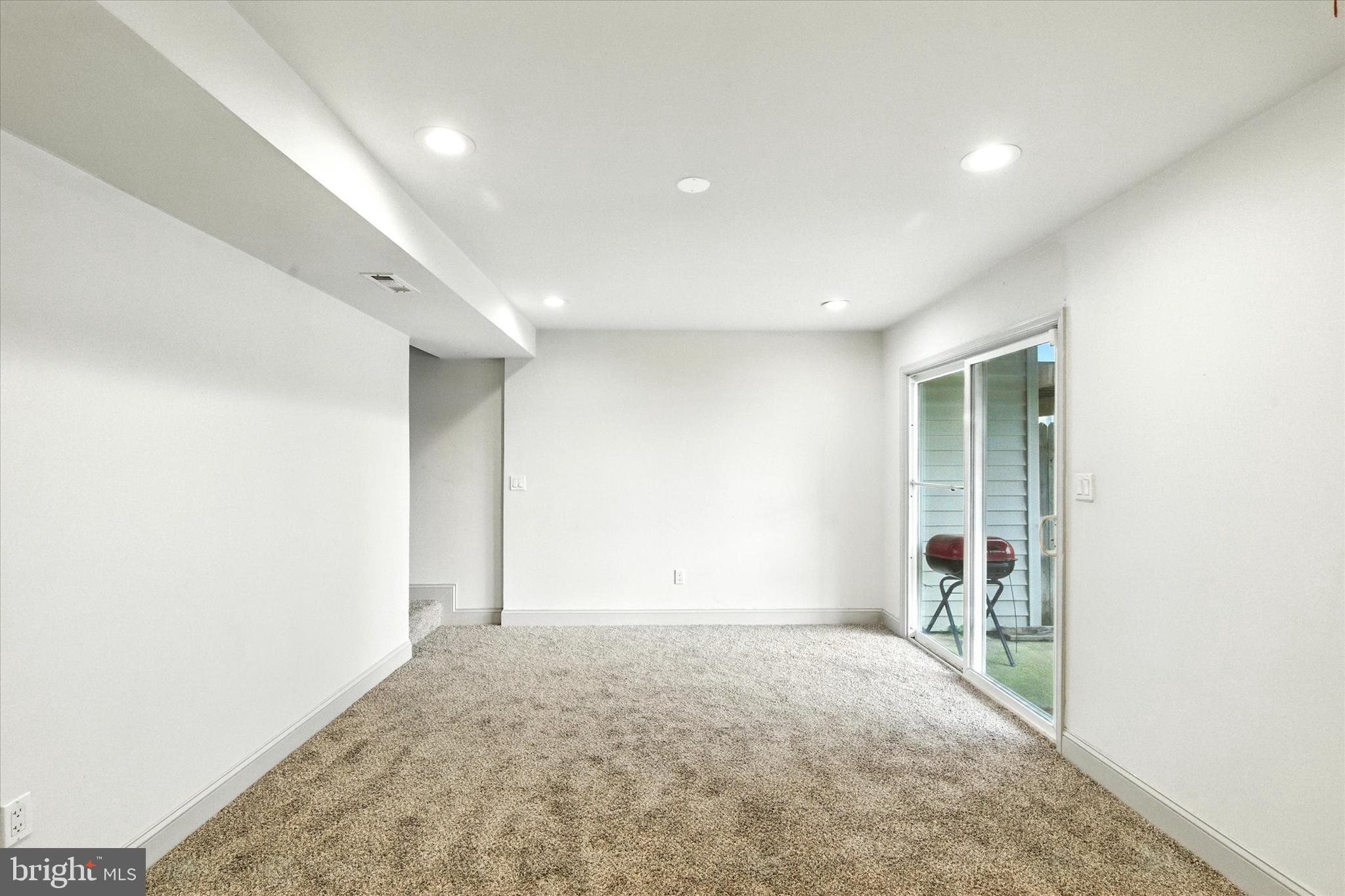 BRENTWOOD SQUARE - Residential