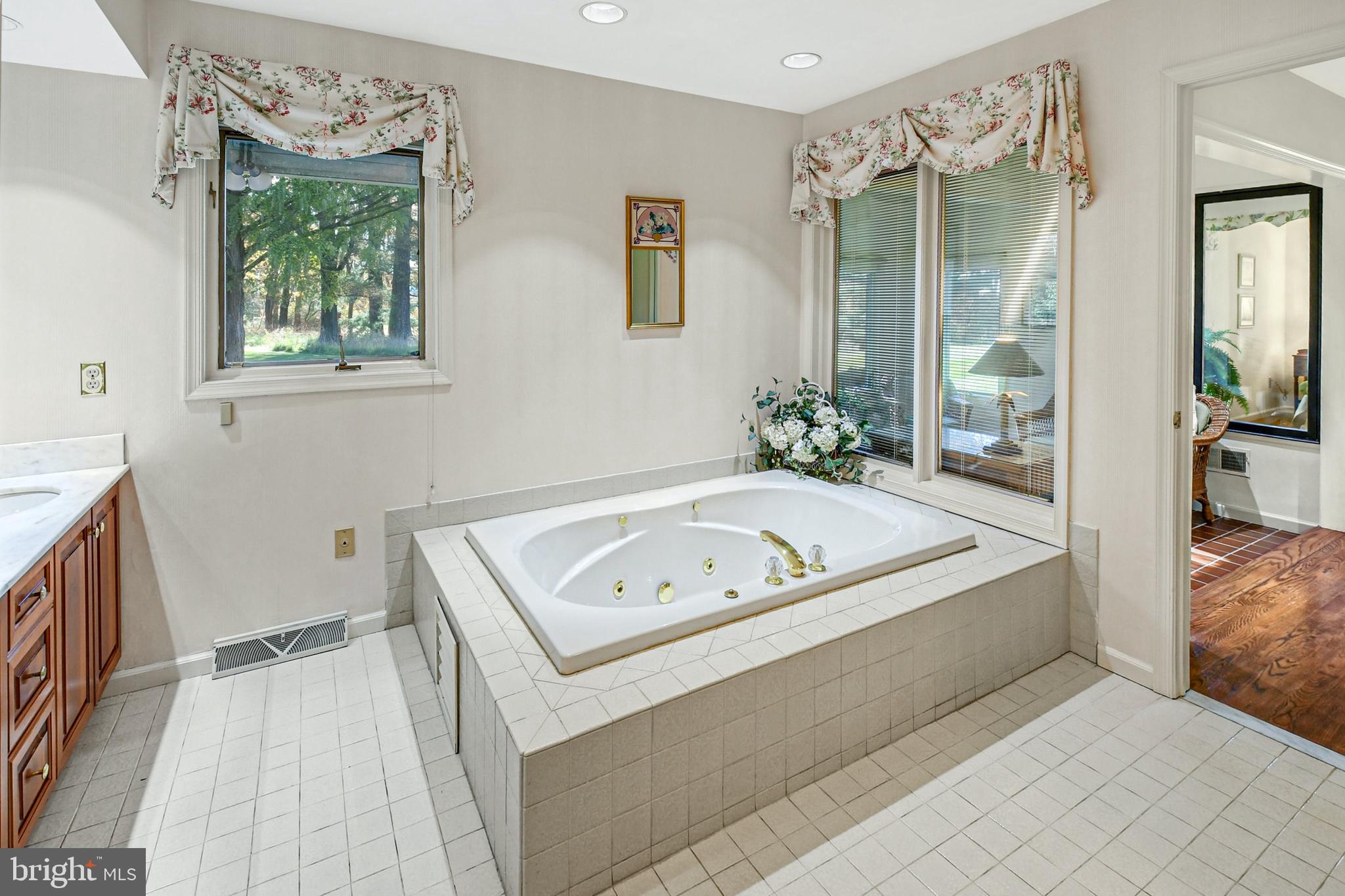 WEYHILL CONDO - Residential