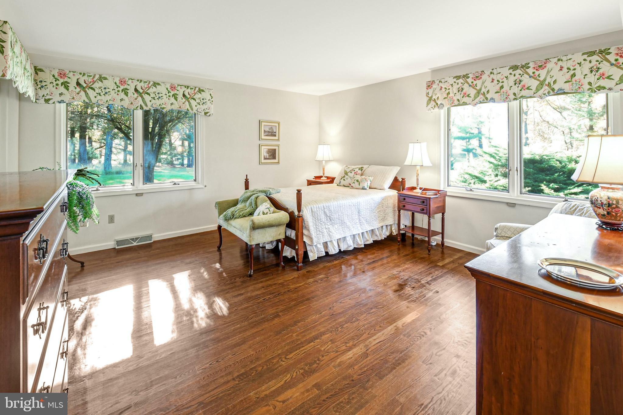 WEYHILL CONDO - Residential