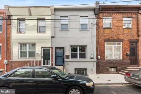 Townhouse For Sale - 2422 S Juniper Street<br/> PHILADELPHIA, PA 19148