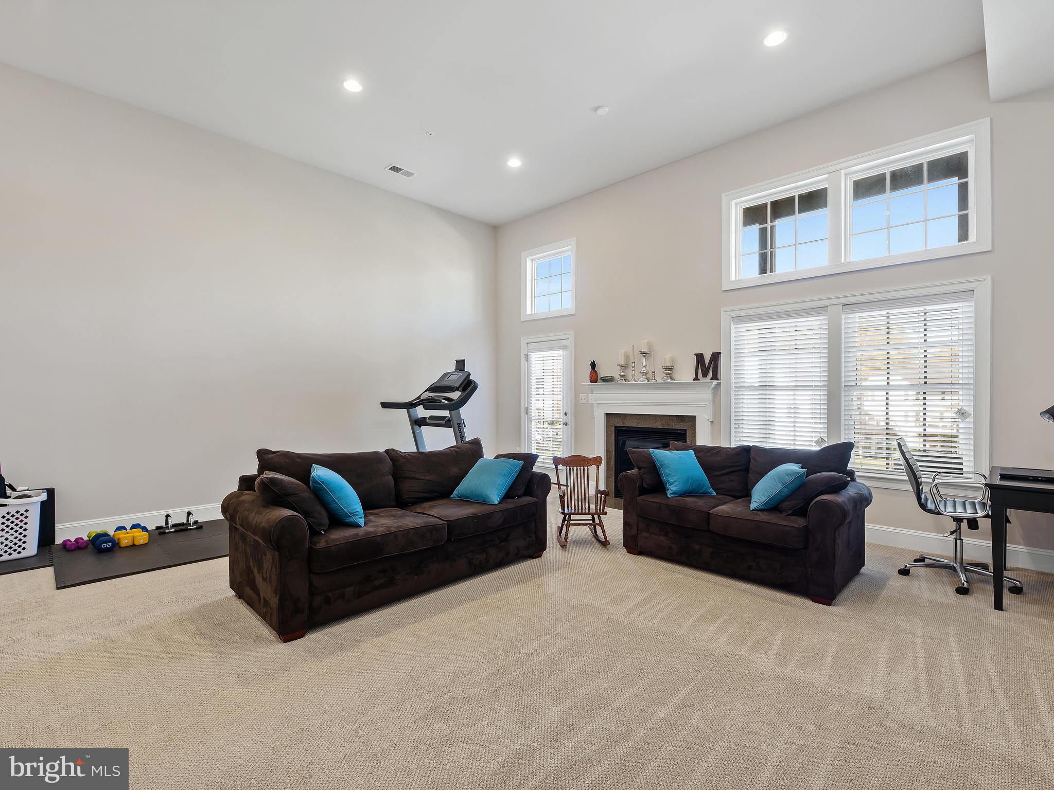 AUTUMN RIVER - Residential