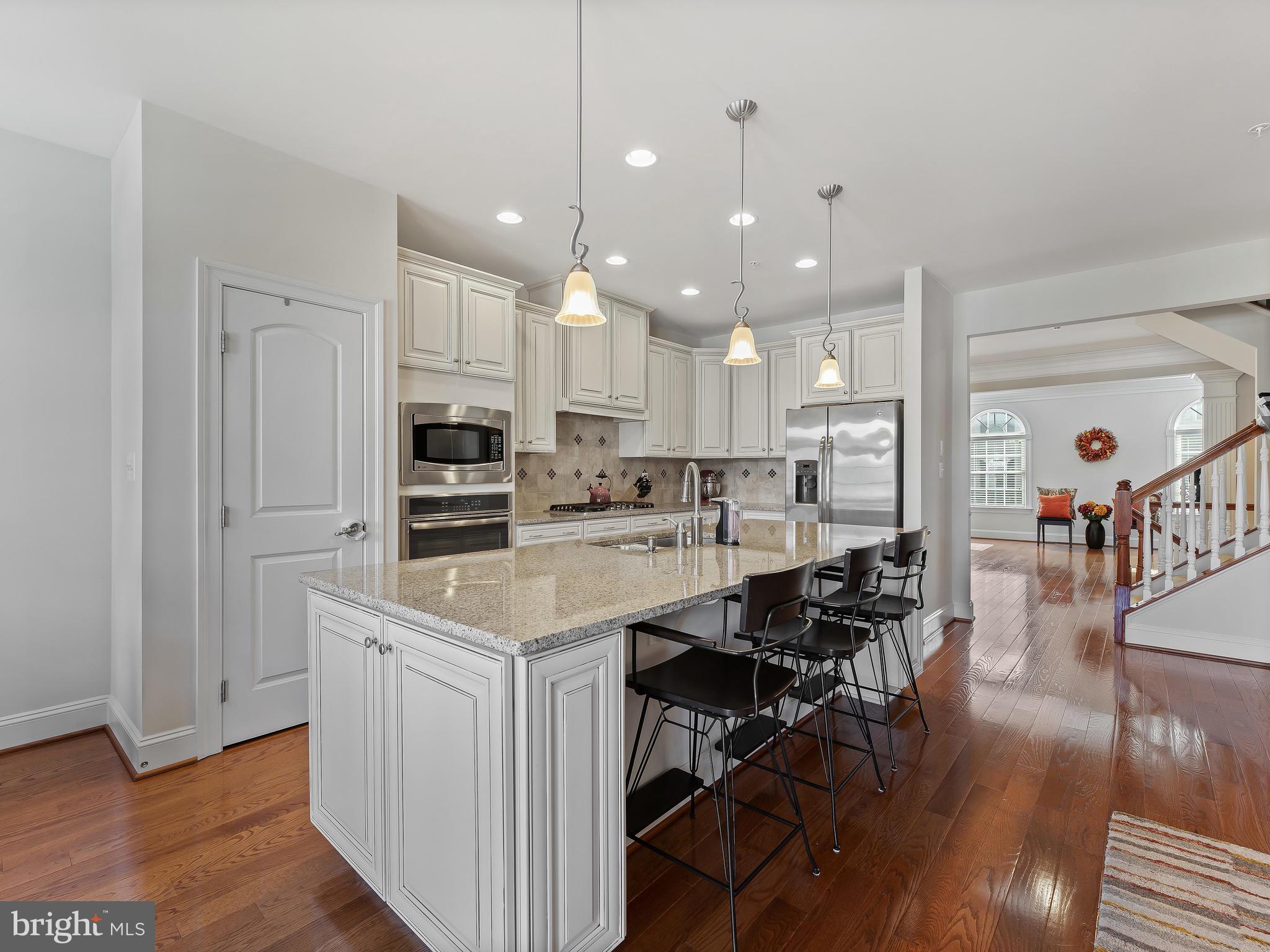 AUTUMN RIVER - Residential