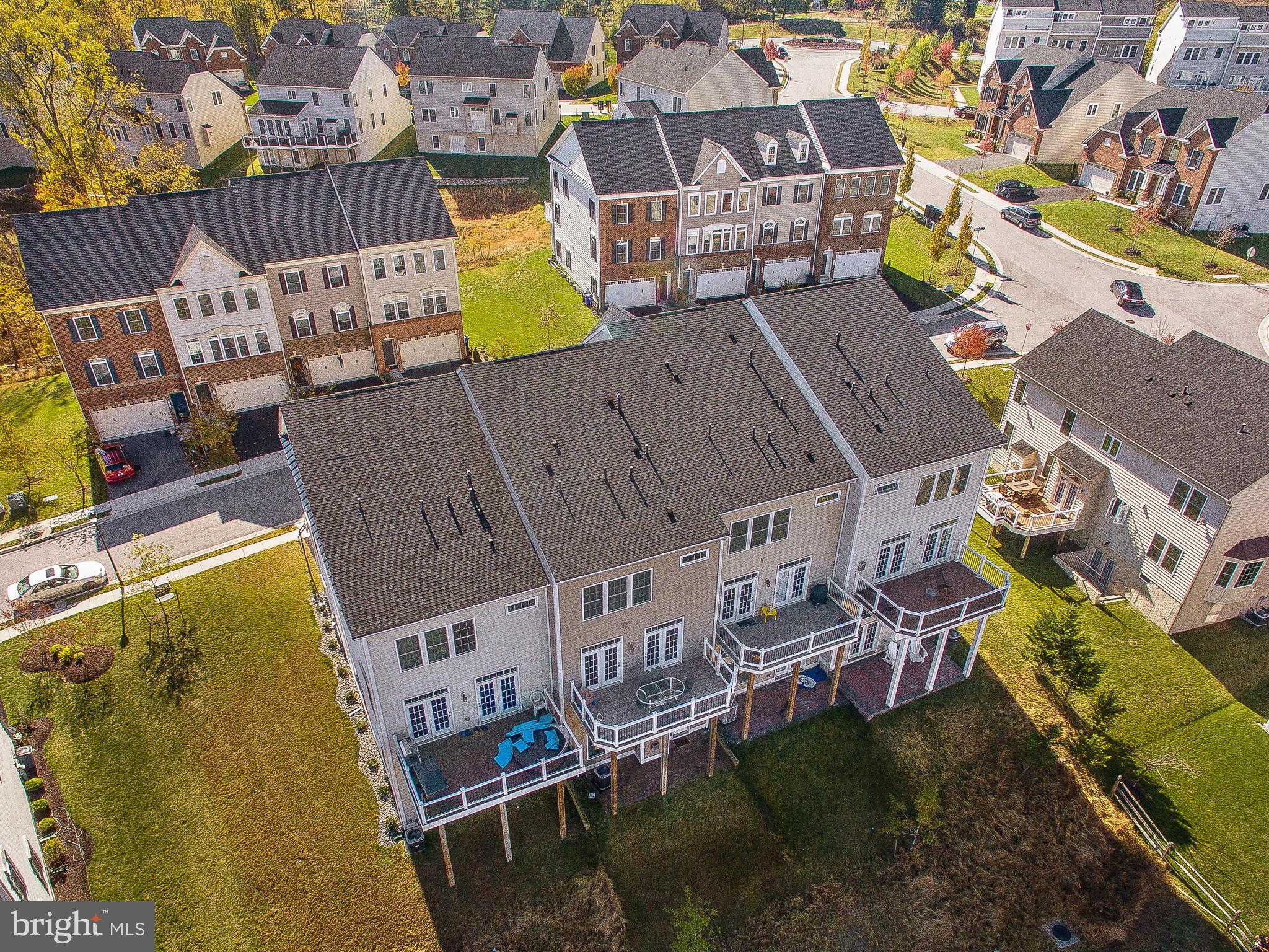 AUTUMN RIVER - Residential