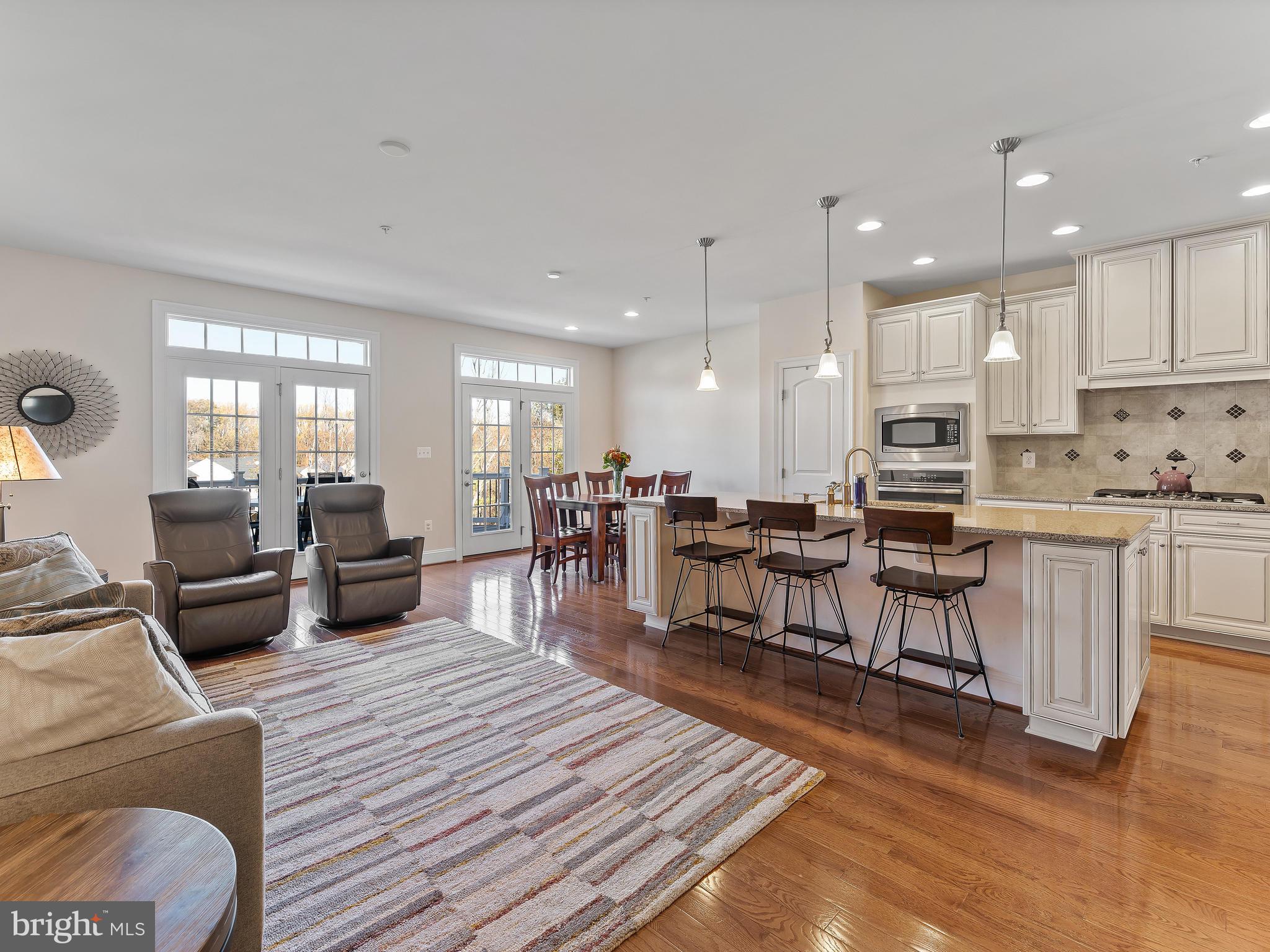 AUTUMN RIVER - Residential