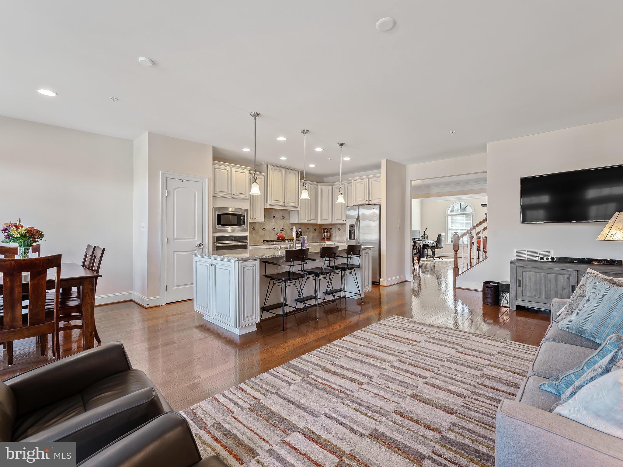 AUTUMN RIVER - Residential