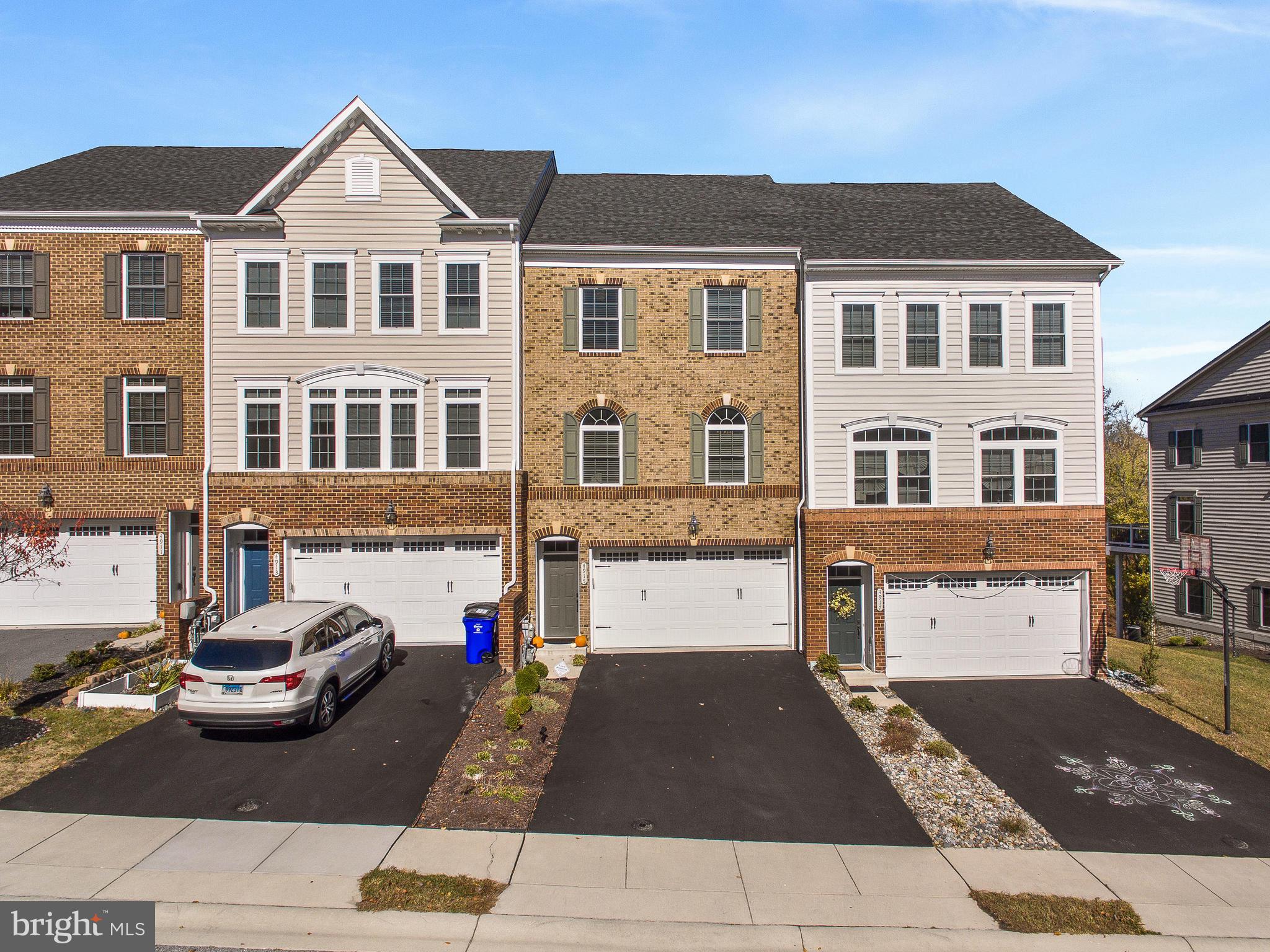 AUTUMN RIVER - Residential