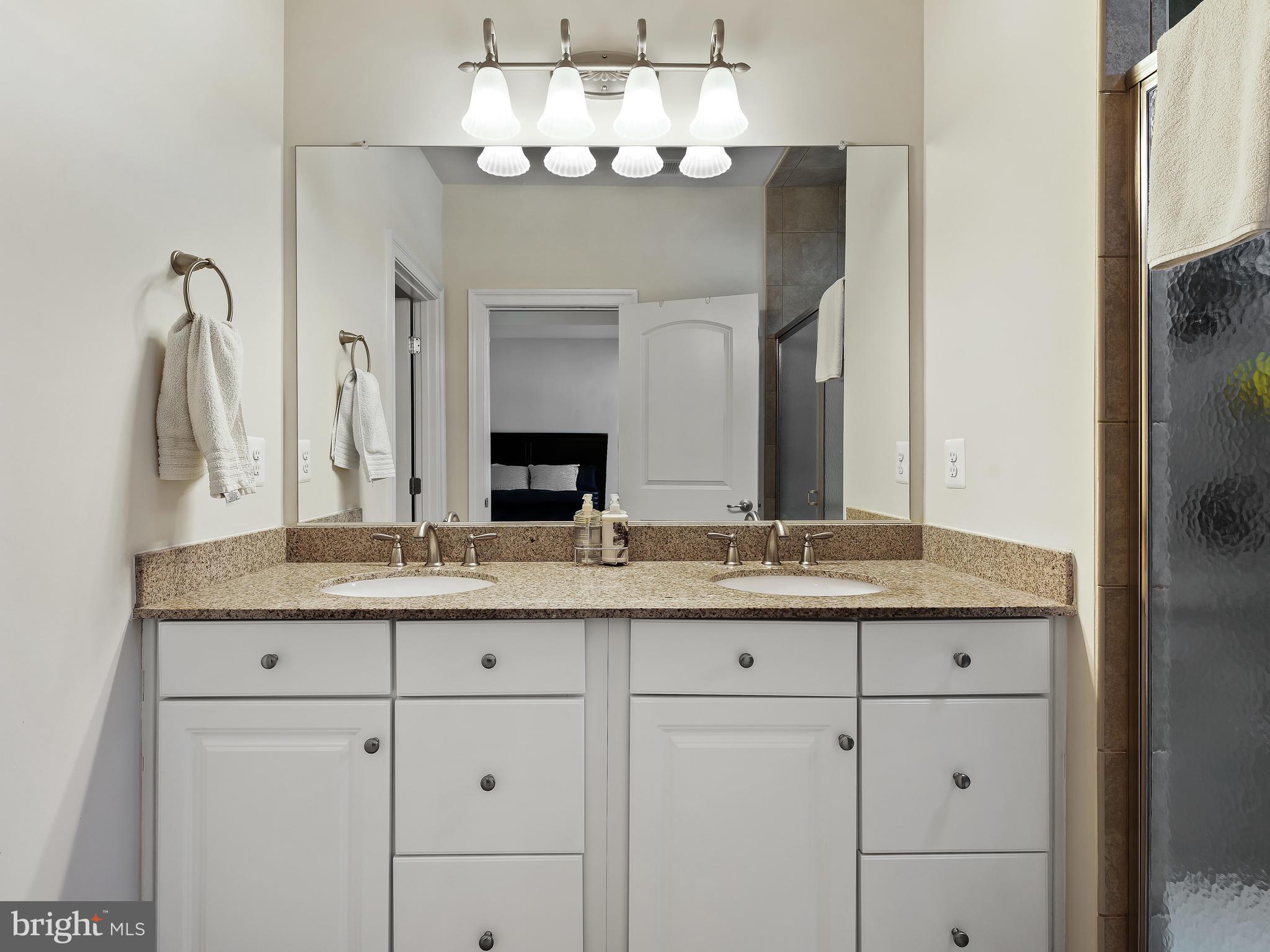 AUTUMN RIVER - Residential