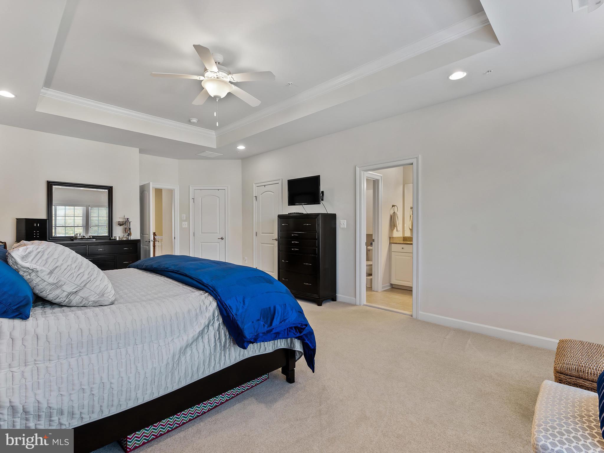 AUTUMN RIVER - Residential