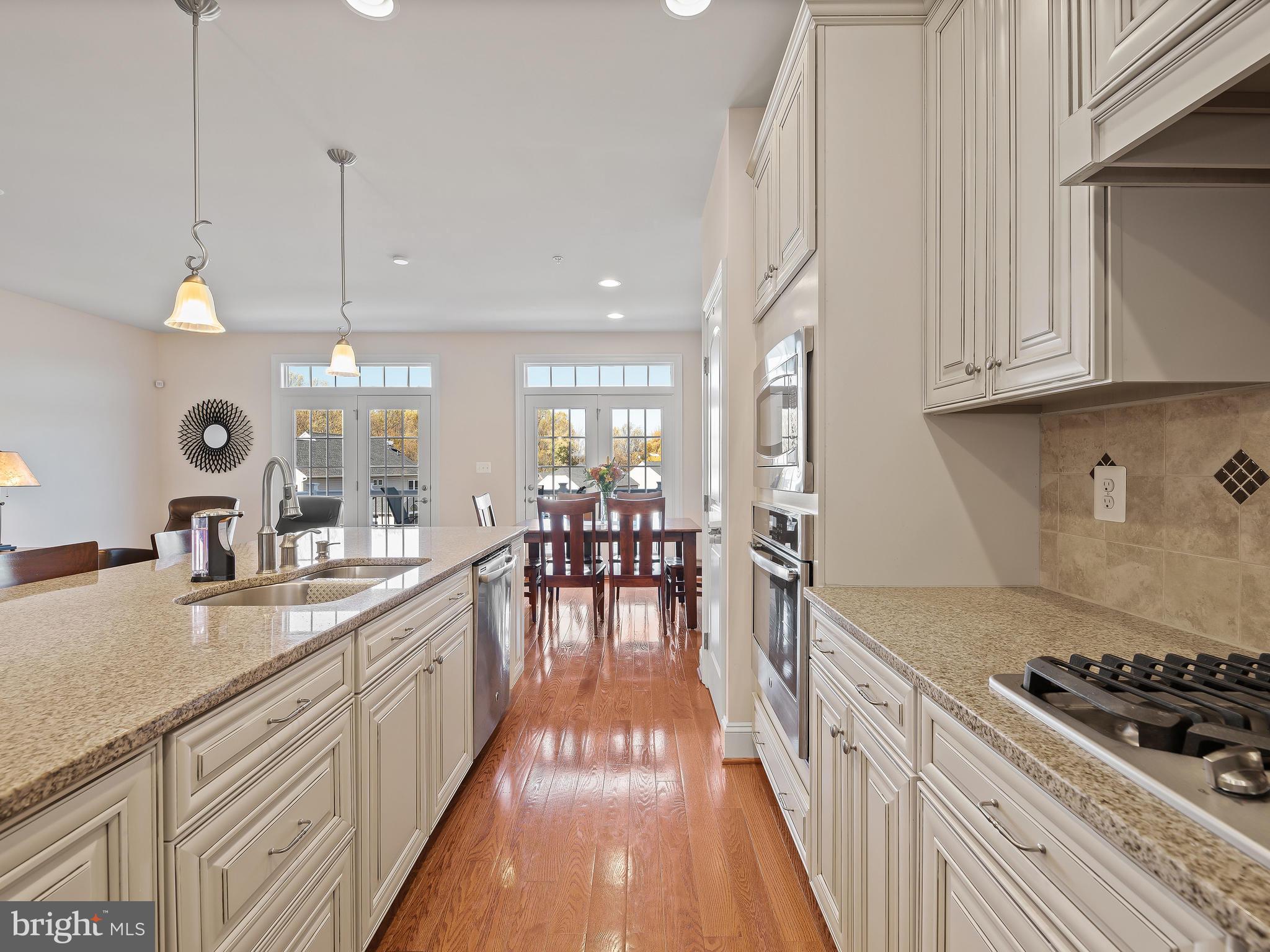 AUTUMN RIVER - Residential