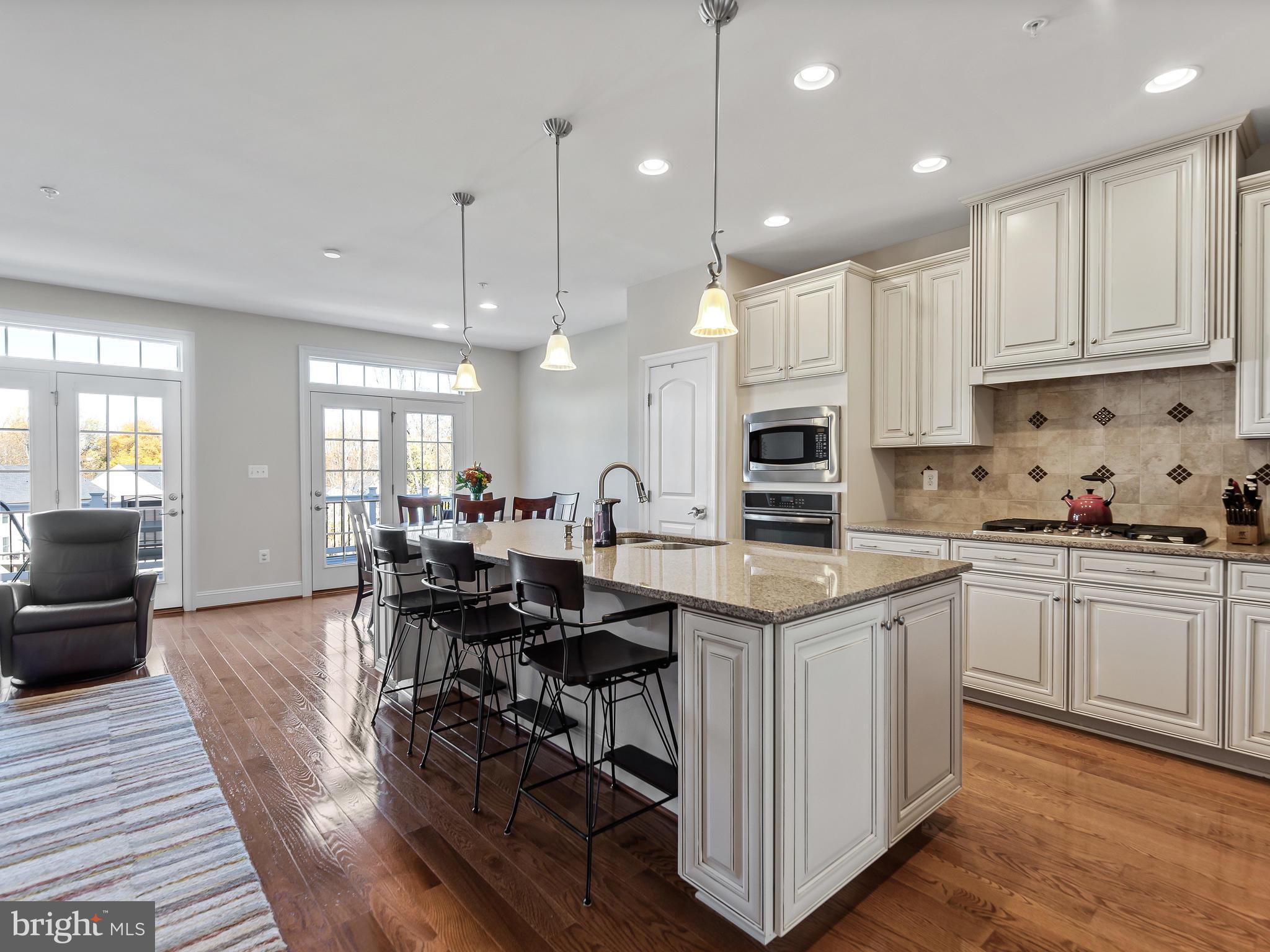 AUTUMN RIVER - Residential