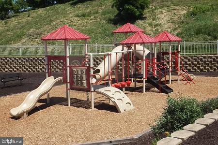 AUTUMN RIVER - Residential