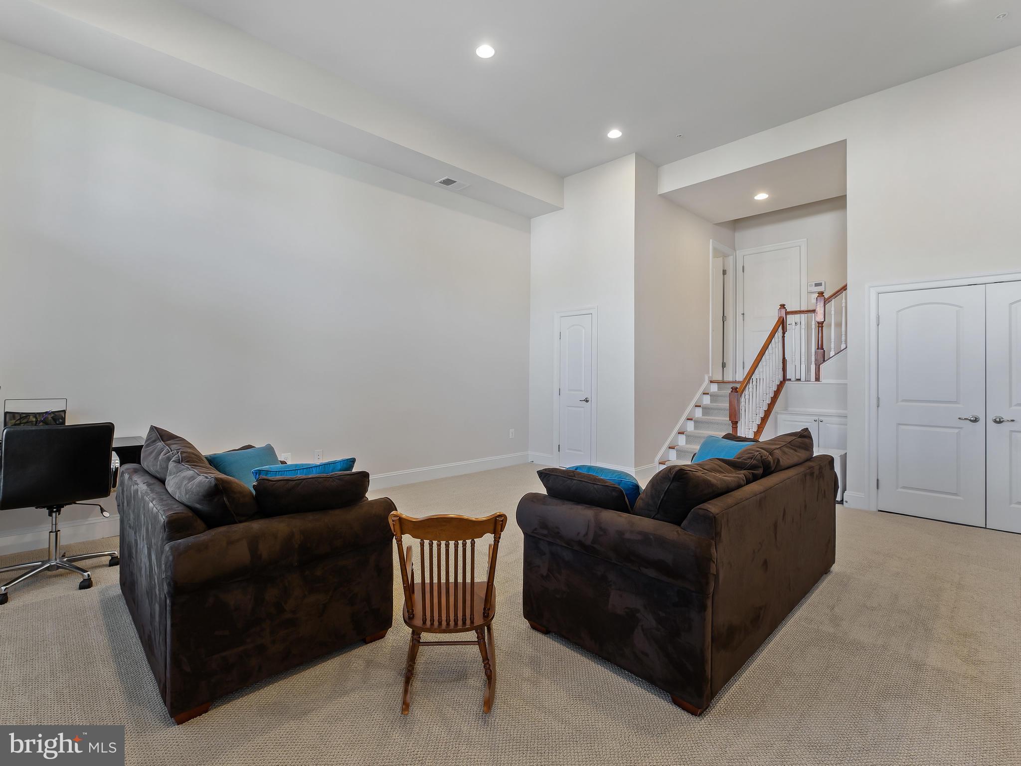 AUTUMN RIVER - Residential