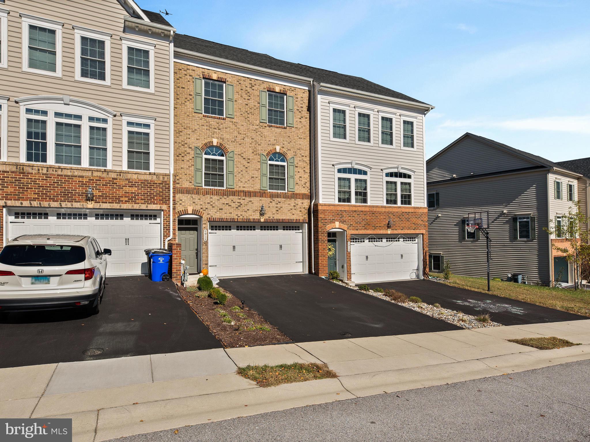 AUTUMN RIVER - Residential