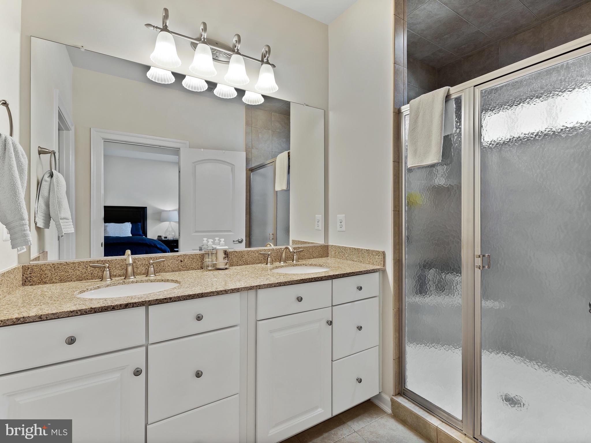 AUTUMN RIVER - Residential