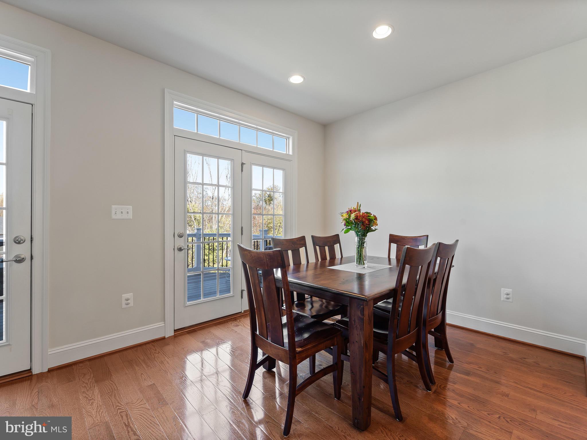 AUTUMN RIVER - Residential