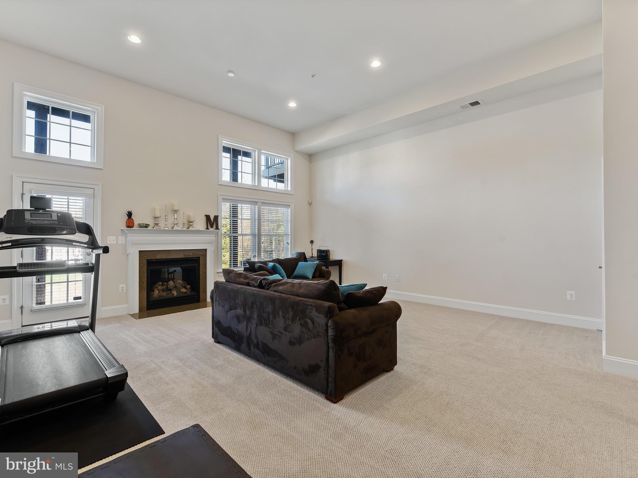 AUTUMN RIVER - Residential