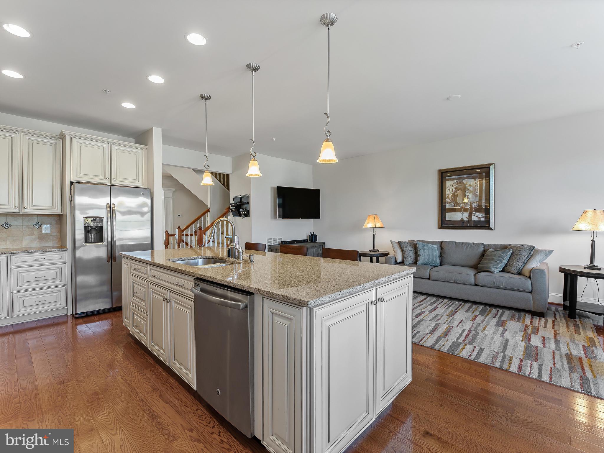 AUTUMN RIVER - Residential