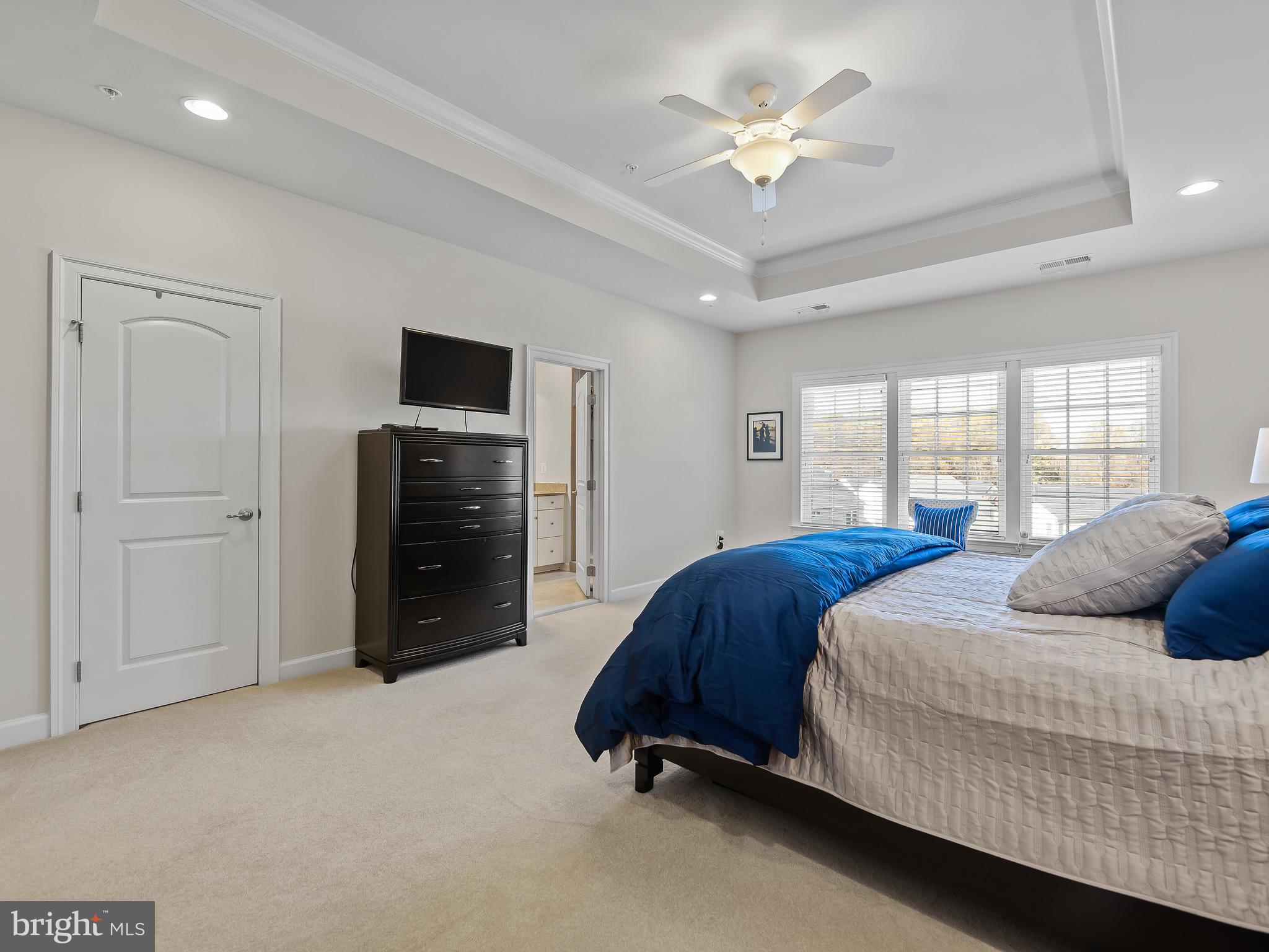 AUTUMN RIVER - Residential