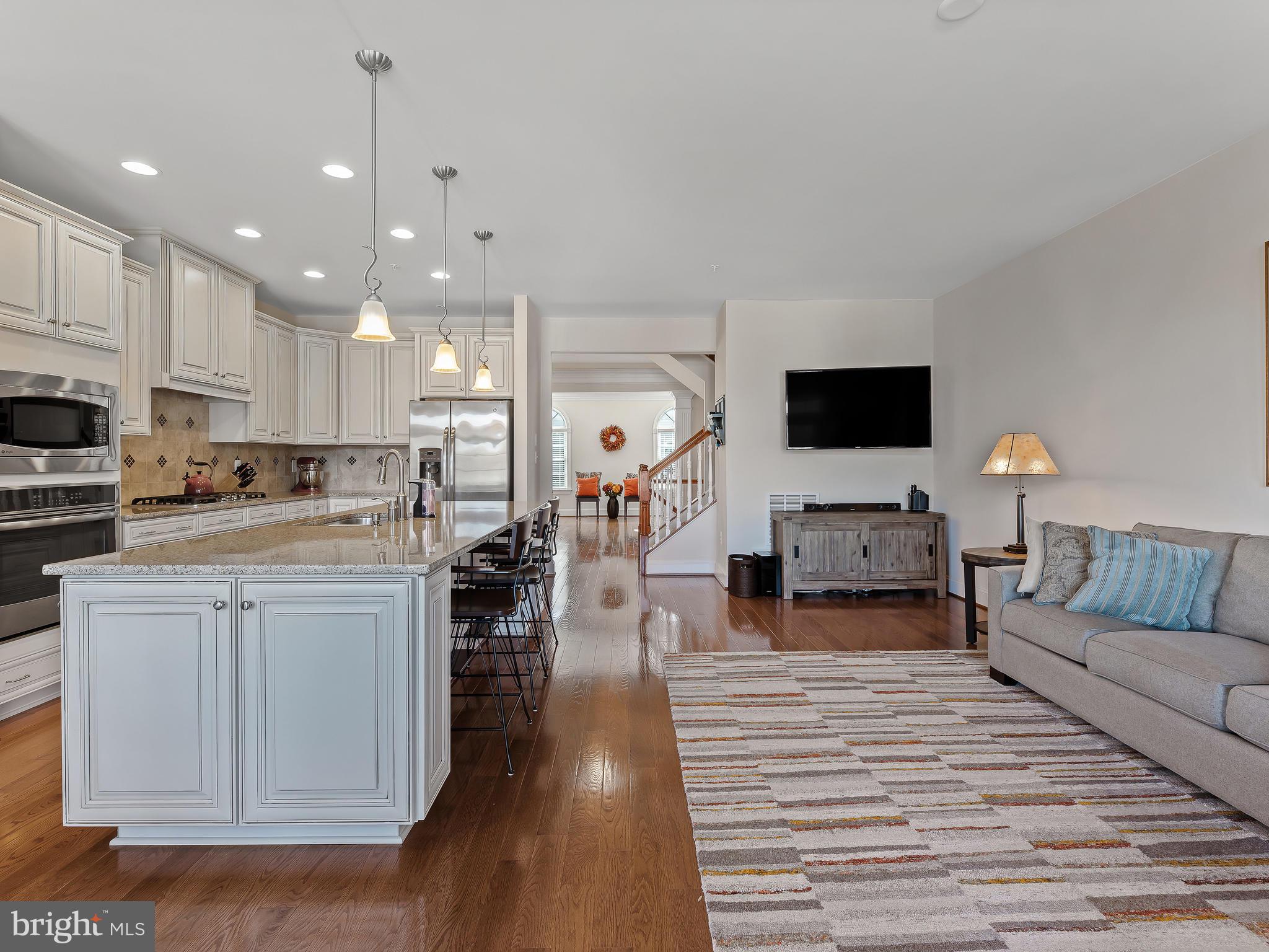 AUTUMN RIVER - Residential