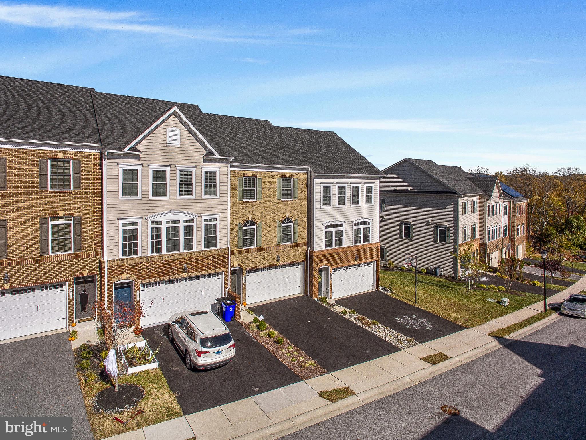 AUTUMN RIVER - Residential