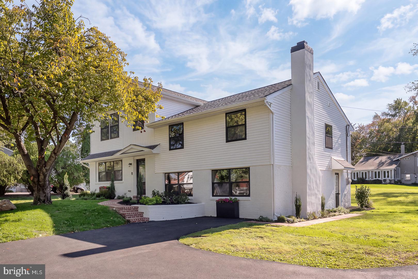 942 SURREY DRIVE