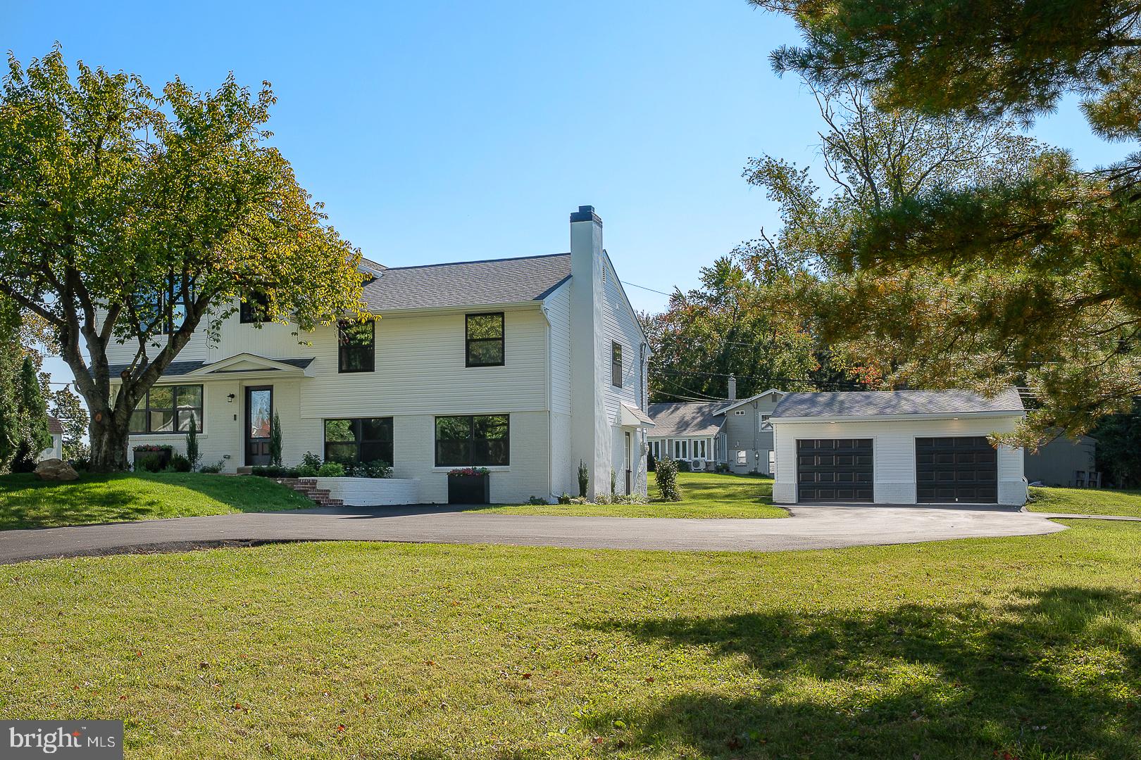 942 SURREY DRIVE