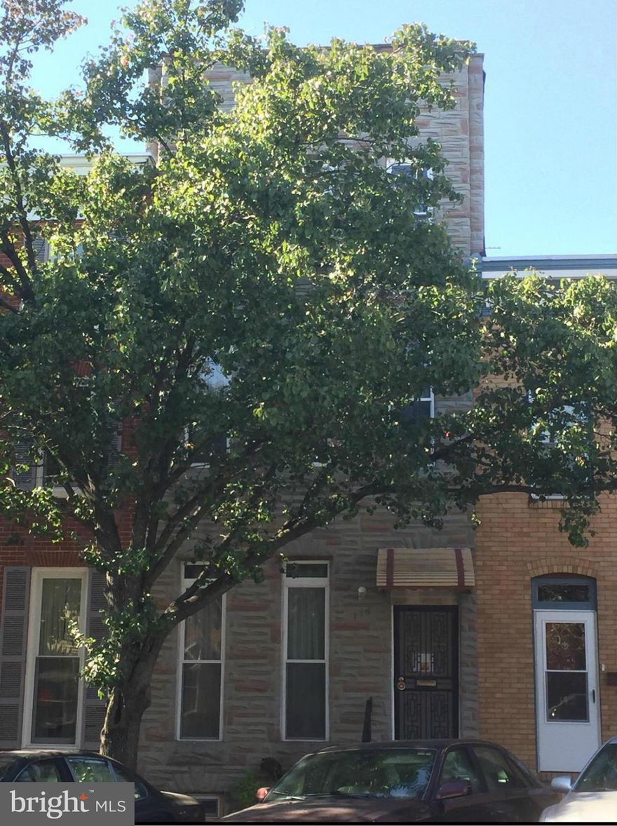 BRICK TOWN HOME WALKING DISTANCE TO FELLS POINT. HAS A COMMERCIAL CERTIFICATE/LICENSE. CAN SEE THE  WATERS OF FELLS POINT CONNECTING TO INNER HARBOR FROM THE PROPERTY. EXCELLENT FOR INVESTORS AND PEOPLE WHO ENJOY LIVING IN THIS AREA.