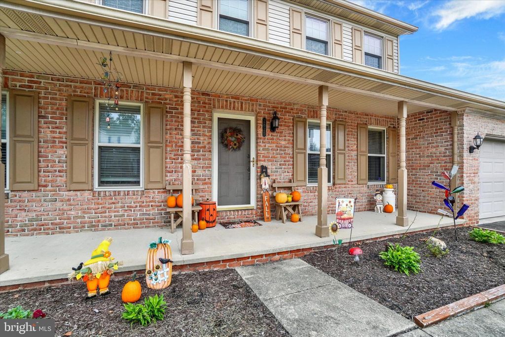 Photo of 2825 Sparrow Drive, YORK, PA 17408 (MLS # PAYK2090600)