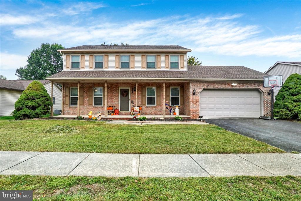 Photo of 2825 Sparrow Drive, YORK, PA 17408 (MLS # PAYK2090600)