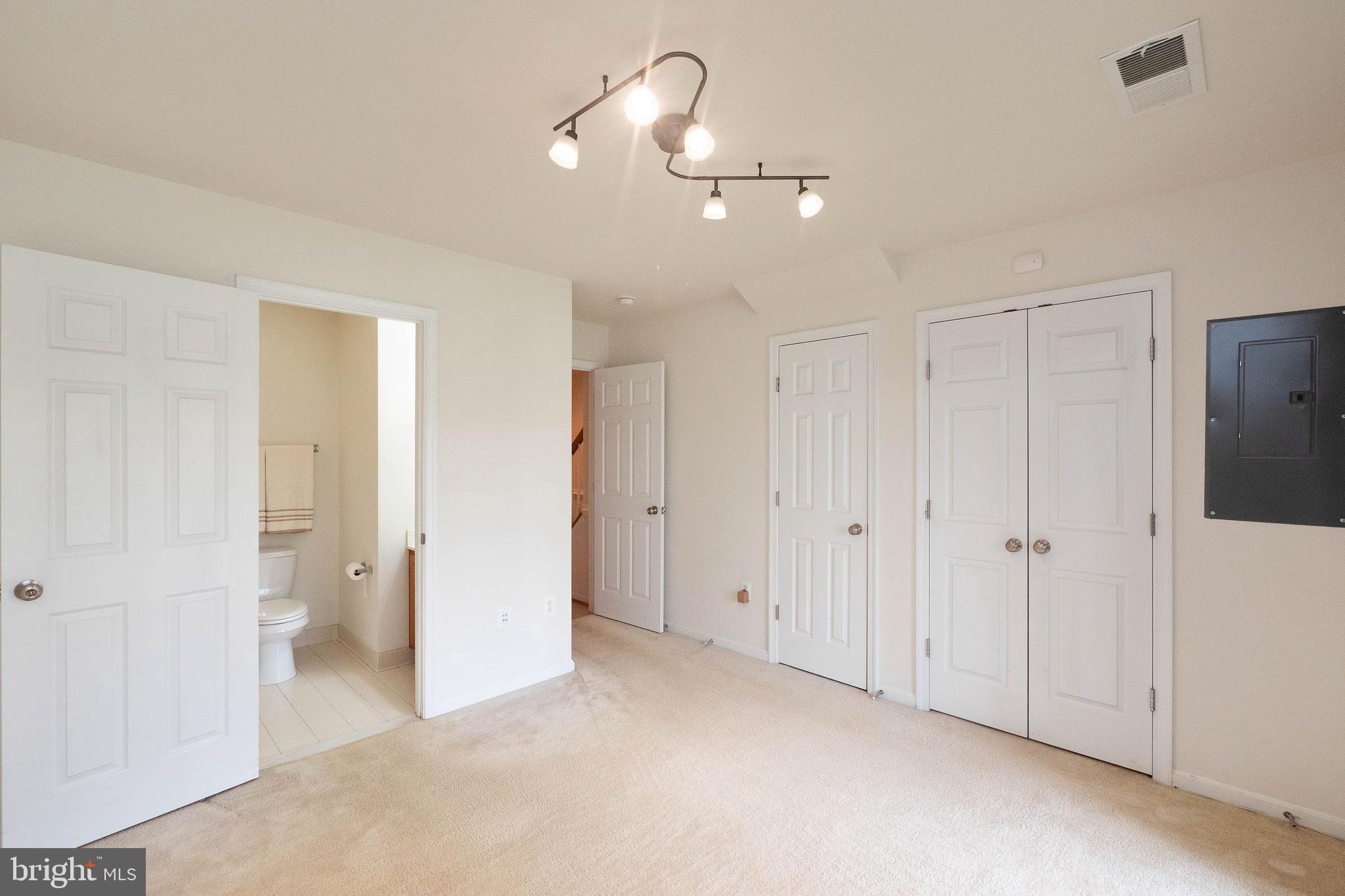 POWELLS RUN VILLAGE COND - Residential