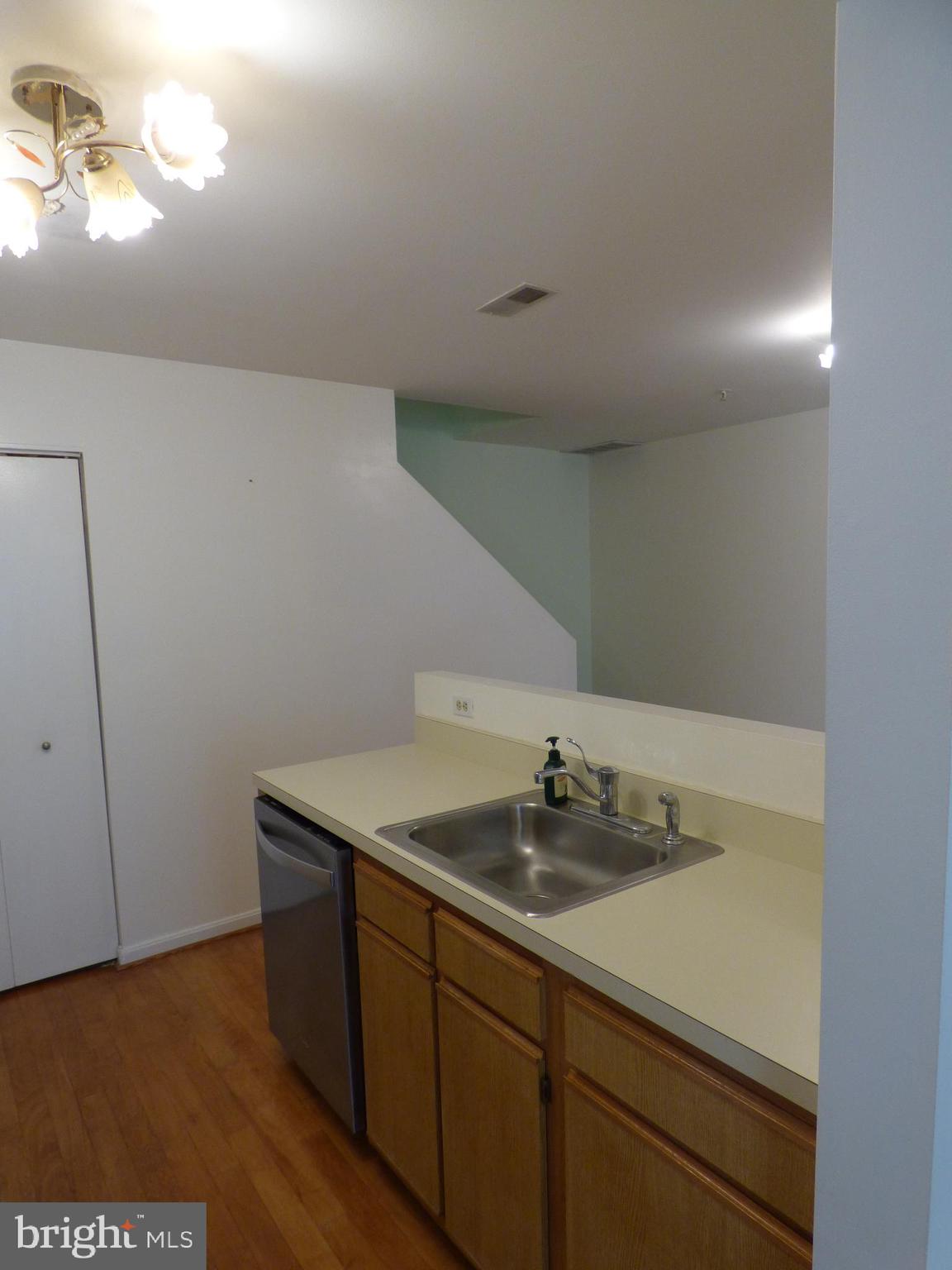 DECOVERLY ADVENTURE - Residential Lease