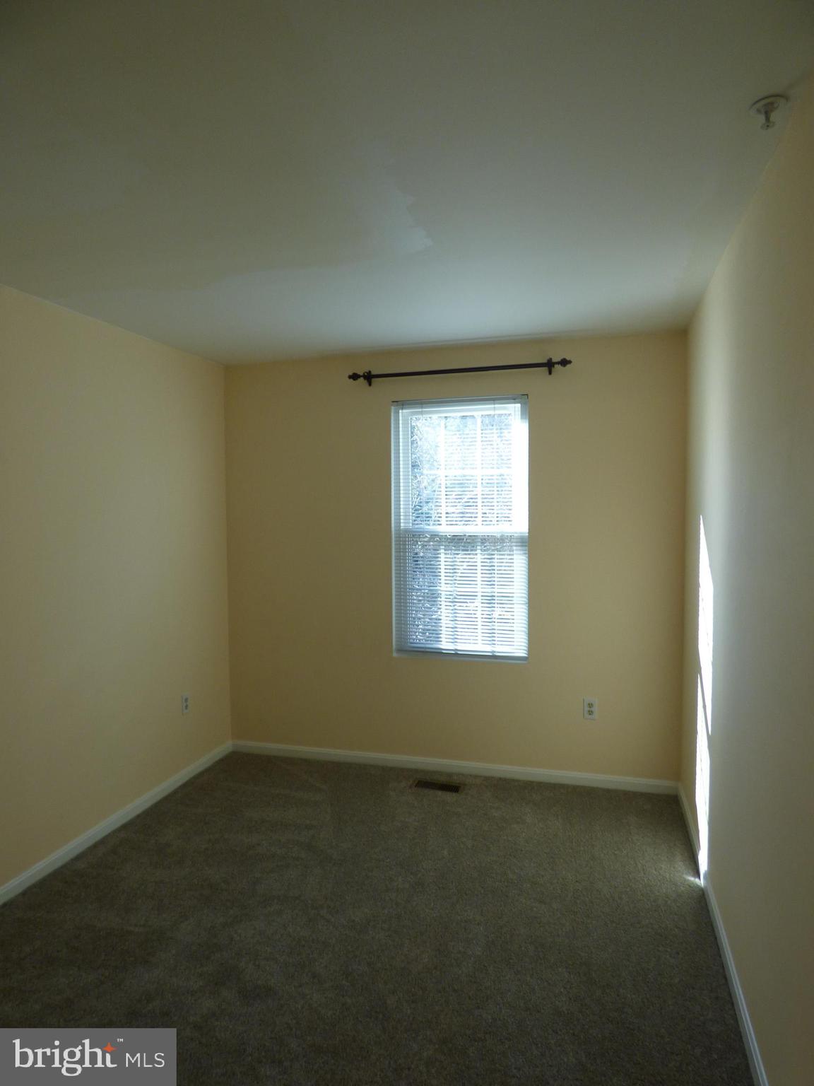 DECOVERLY ADVENTURE - Residential Lease